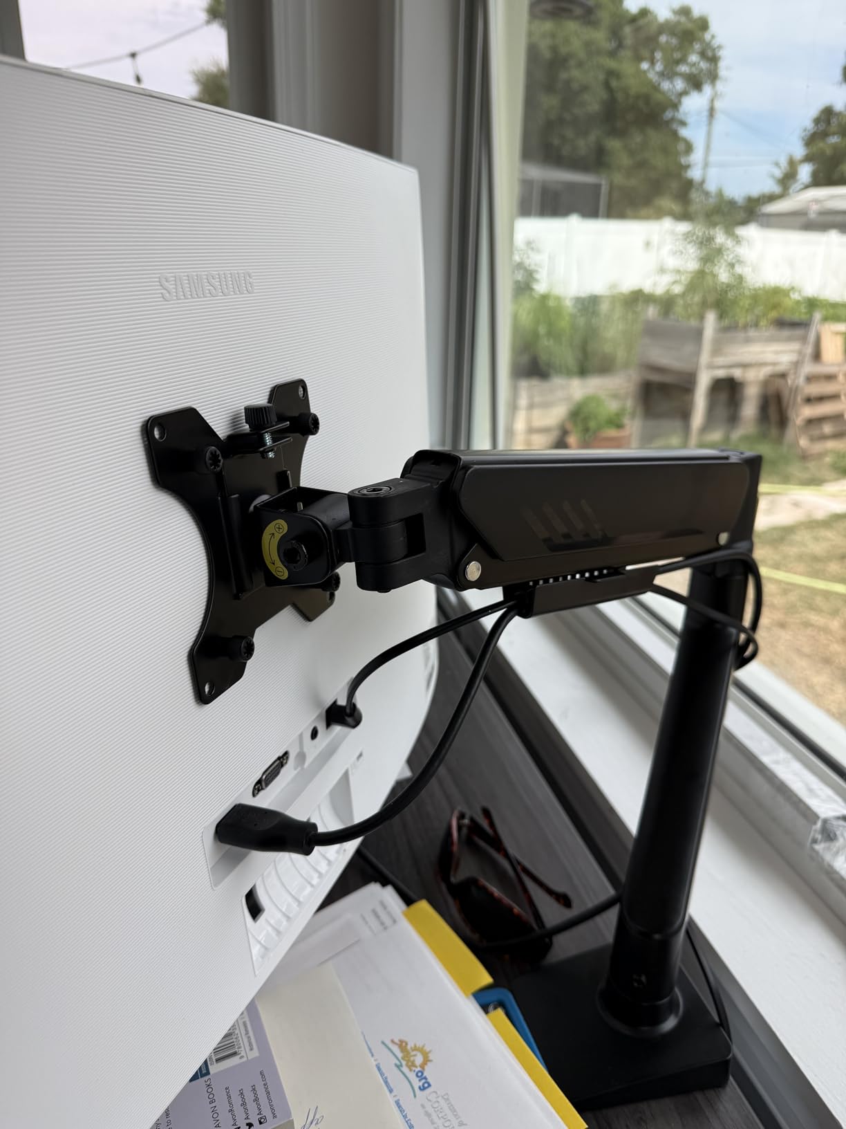 ErGear Triple Monitor Mount, Fully Adjustable Gaming 3 Monitor Desk Mount for 17 to 32 inch Computer Screens, Swivel, Tilt, Rotation, C-Clamp & Grommet Base customer photo 2