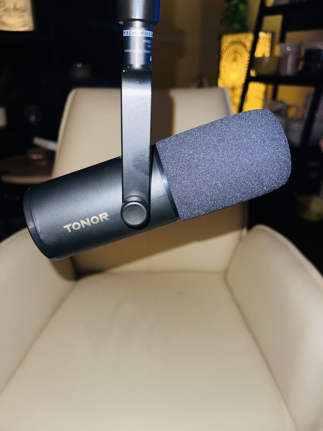 TONOR Dynamic Podcast Microphone for Studio, Cardioid XLR/USB Mic, AI Noise Cancellation, Tap Mute, 3.5mm Headphone Jack for Monitoring, Volume Control, Microfono with Boom Arm, Black, TD510 AIR H+ customer photo 2