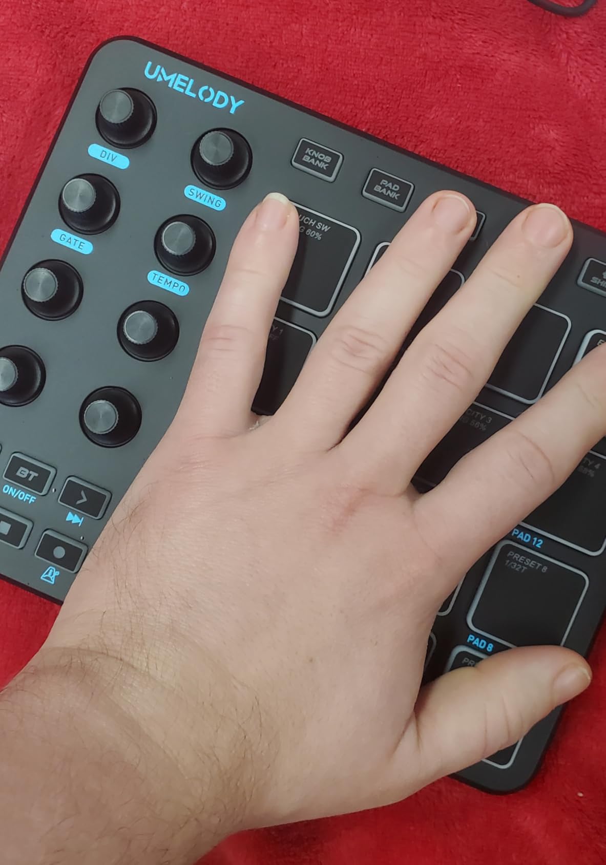 JP-1 MIDI Pad Controller with Wireless Connection, 16 RGB Beat Pads for Music Production, Portable Beat Maker for Beginners, Finger Drumming, Sampling, Looping on Laptop, Tablet, Phone customer photo 2