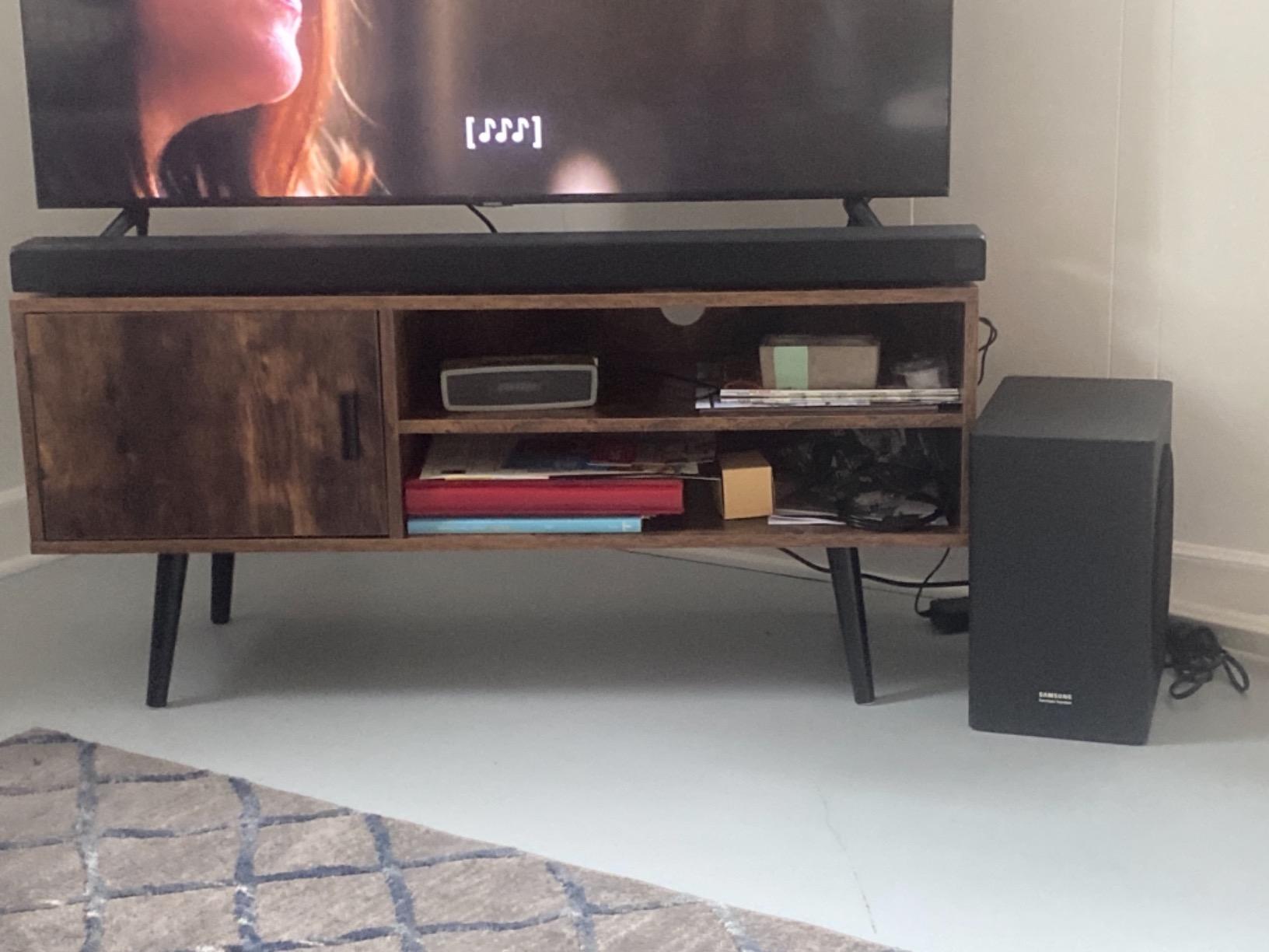 Samsung Q-Series Soundbar, HW-Q600F 3.1.2ch Soundbar, with Wireless Subwoofer, Dolby Audio/DTS Virtual:X, Q-Symphony & Game Pro Mode customer photo 2