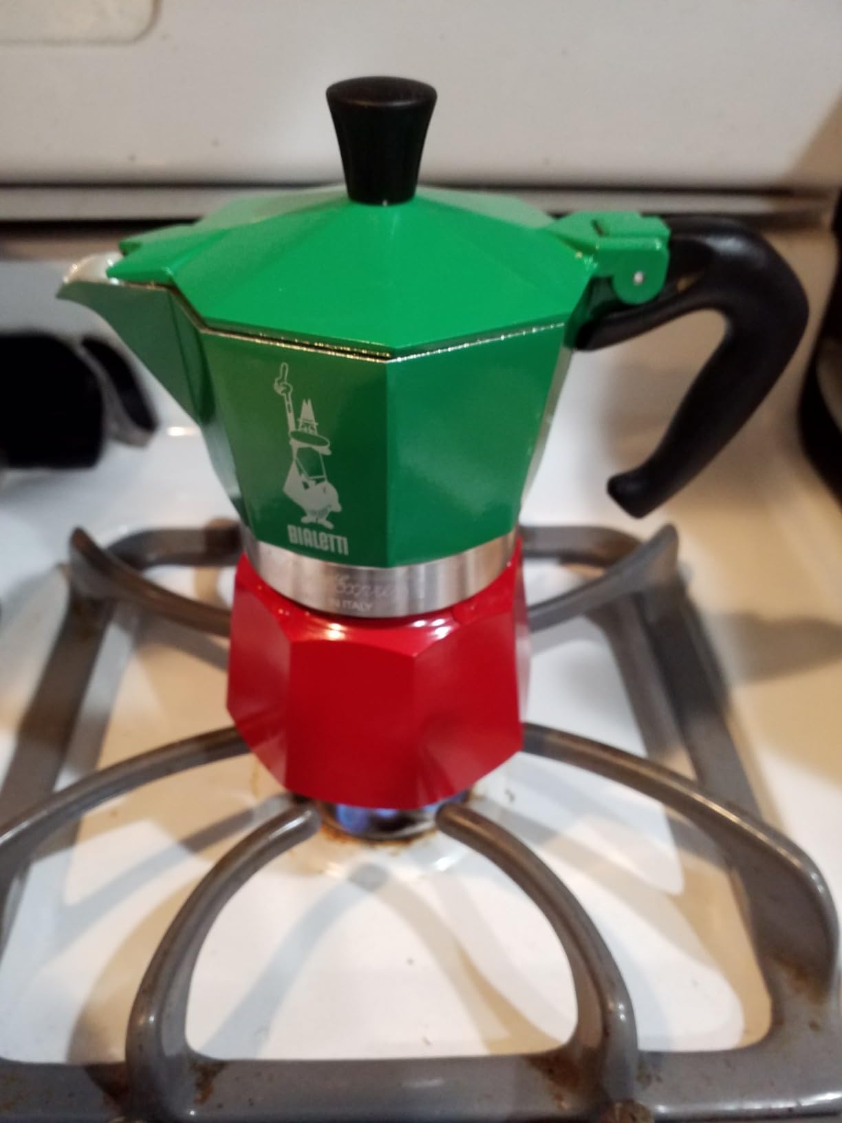 Bialetti Moka Express Iconic Italian Stovetop Espresso Maker (Natural Silver, 6 Cups) customer photo 1