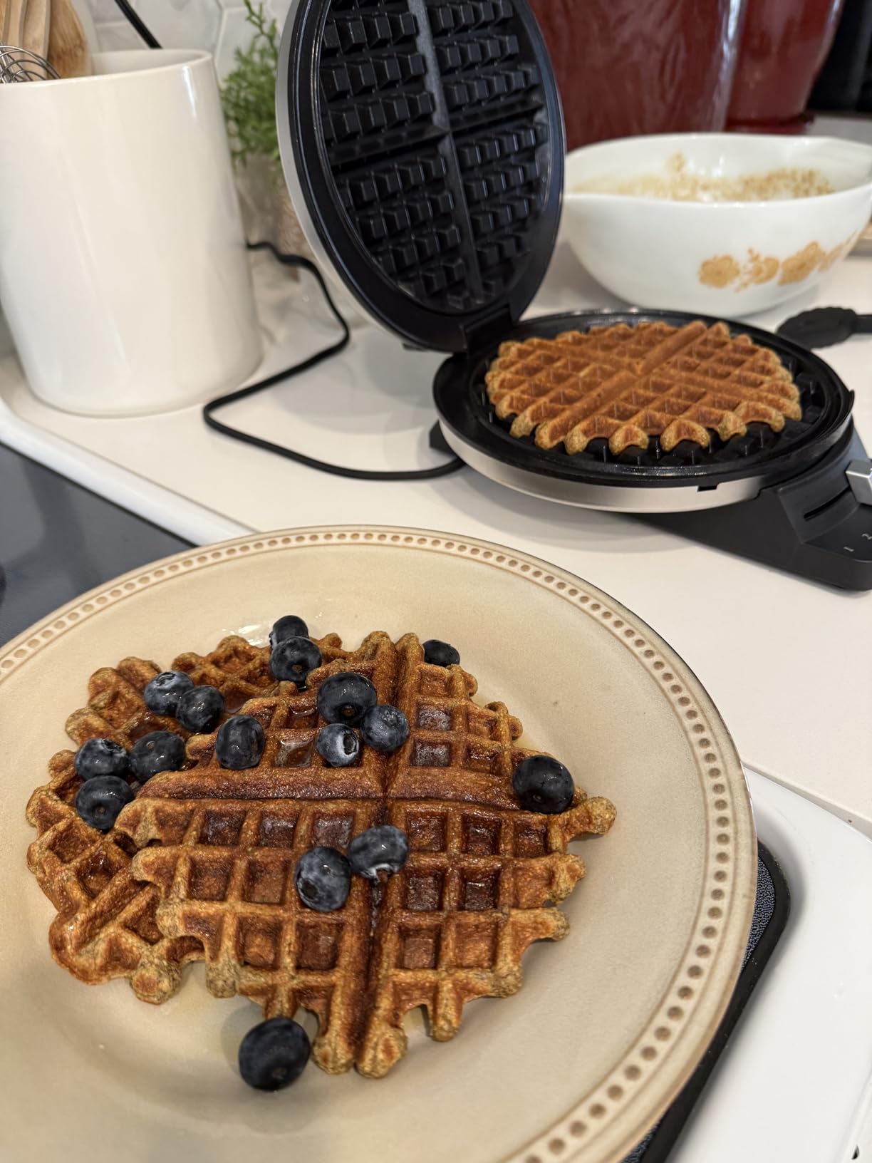 Cuisinart Waffle Maker, 1250W Round Classic Waffle Iron, 5-Setting Adjustable Browning Control, WMR-CAP2, Brushed Stainless customer photo 1