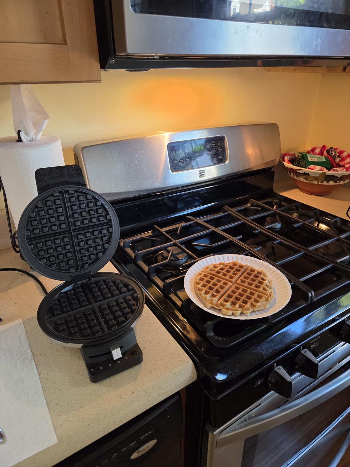 Cuisinart Waffle Maker, 1250W Round Classic Waffle Iron, 5-Setting Adjustable Browning Control, WMR-CAP2, Brushed Stainless customer photo 2