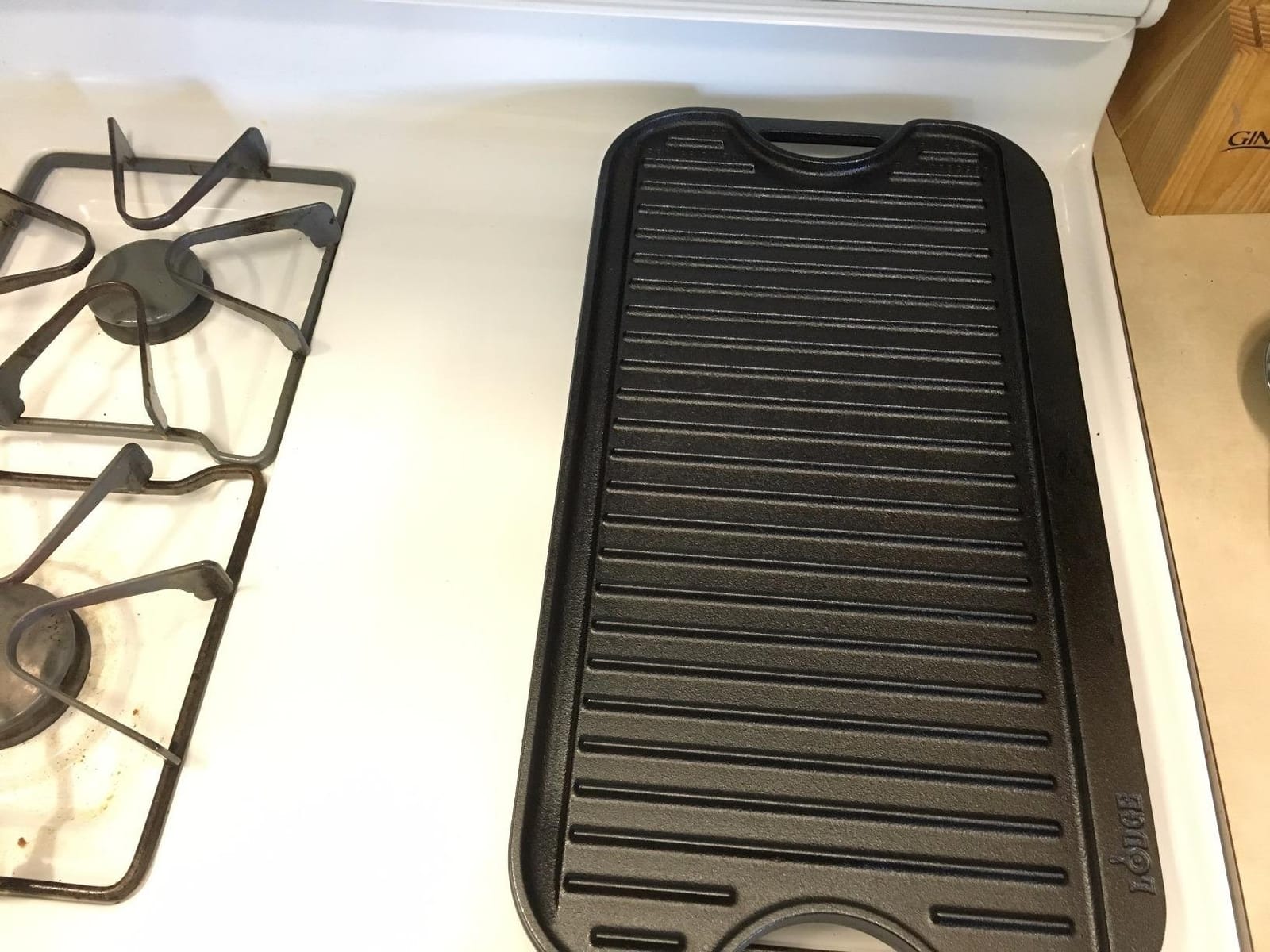 Lodge Pro-Grid Reversible Grill/Griddle, PFAS-Free, 20 x 10.5 Inches | Dual-Sided Reversible Cast Iron Grill & Griddle, Double Burner, Even Heat Distribution, Non-Toxic Cookware customer photo 2