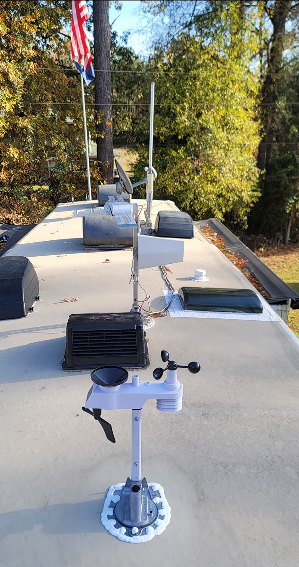 Winegard RV-3095 Sensar III Amplified Outdoor RV Antenna - Crank-Up Batwing HDTV - VHF/UHF, Digital, 4K Ready - Rotation Aiming 65 Mile Long Range - 48 Inch Raised Height customer photo 1