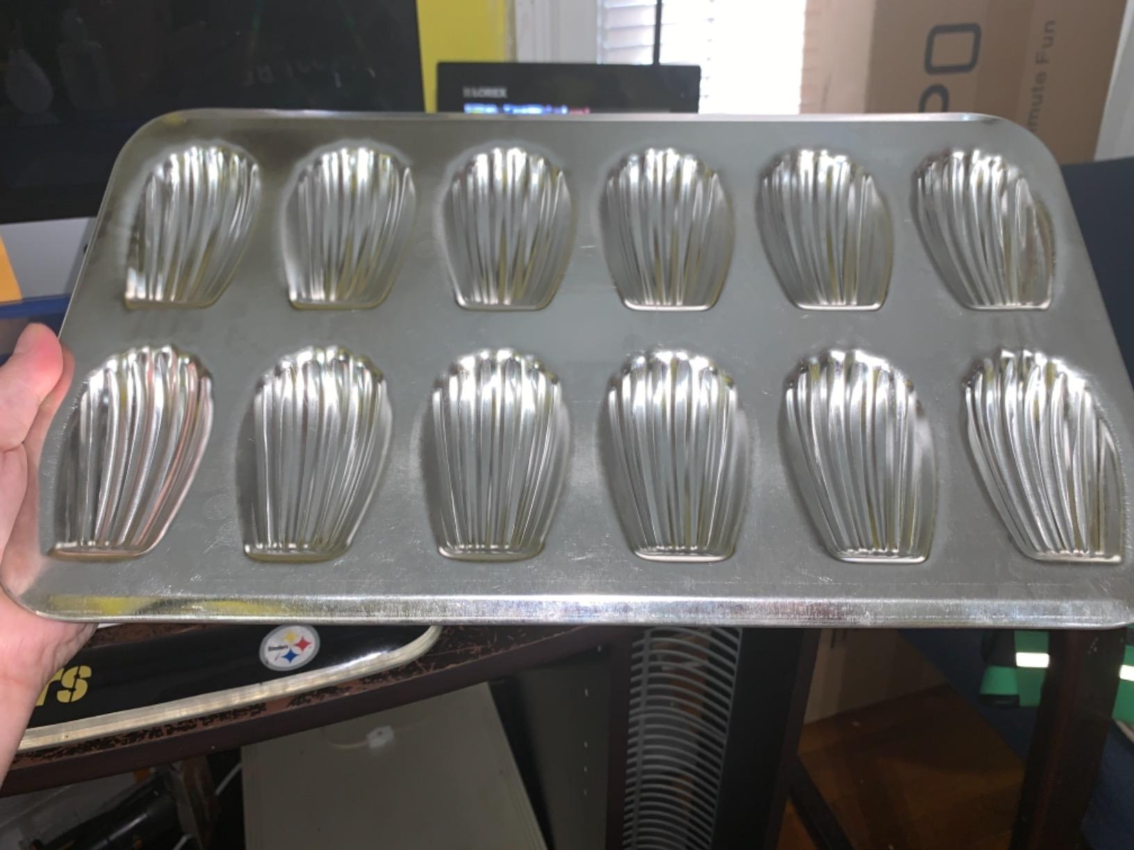 Gobel Tinplate Madeleine Pan, 12 Shells, 15.6 x 7.9 in customer photo 1
