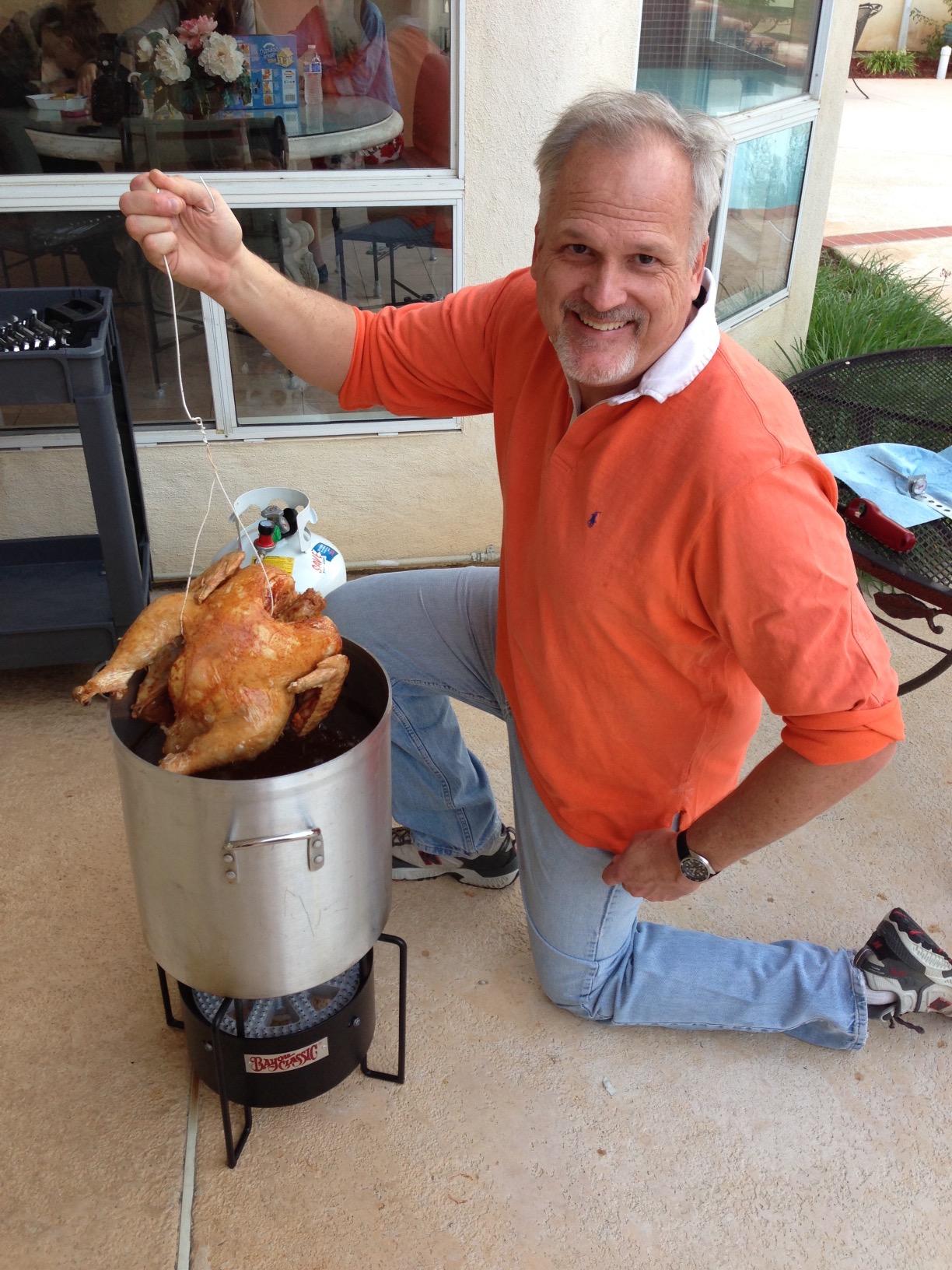 Bayou Classic Outdoor Cooker - Propane Burner for Crawfish, Crab Boil, Jambalaya Pot - 100 Qt - Metal customer photo 2