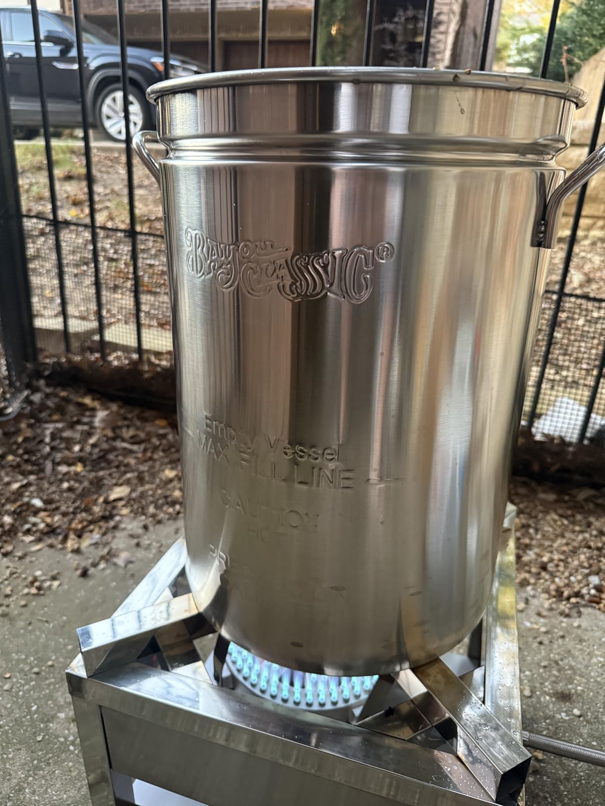 Bayou Classic 1118 32-qt Stainless Turkey Fryer Features Vented Lid Perforated Poultry Rack 12-in Stainless Fry Thermometer 2-oz Seasoning Injector customer photo 1