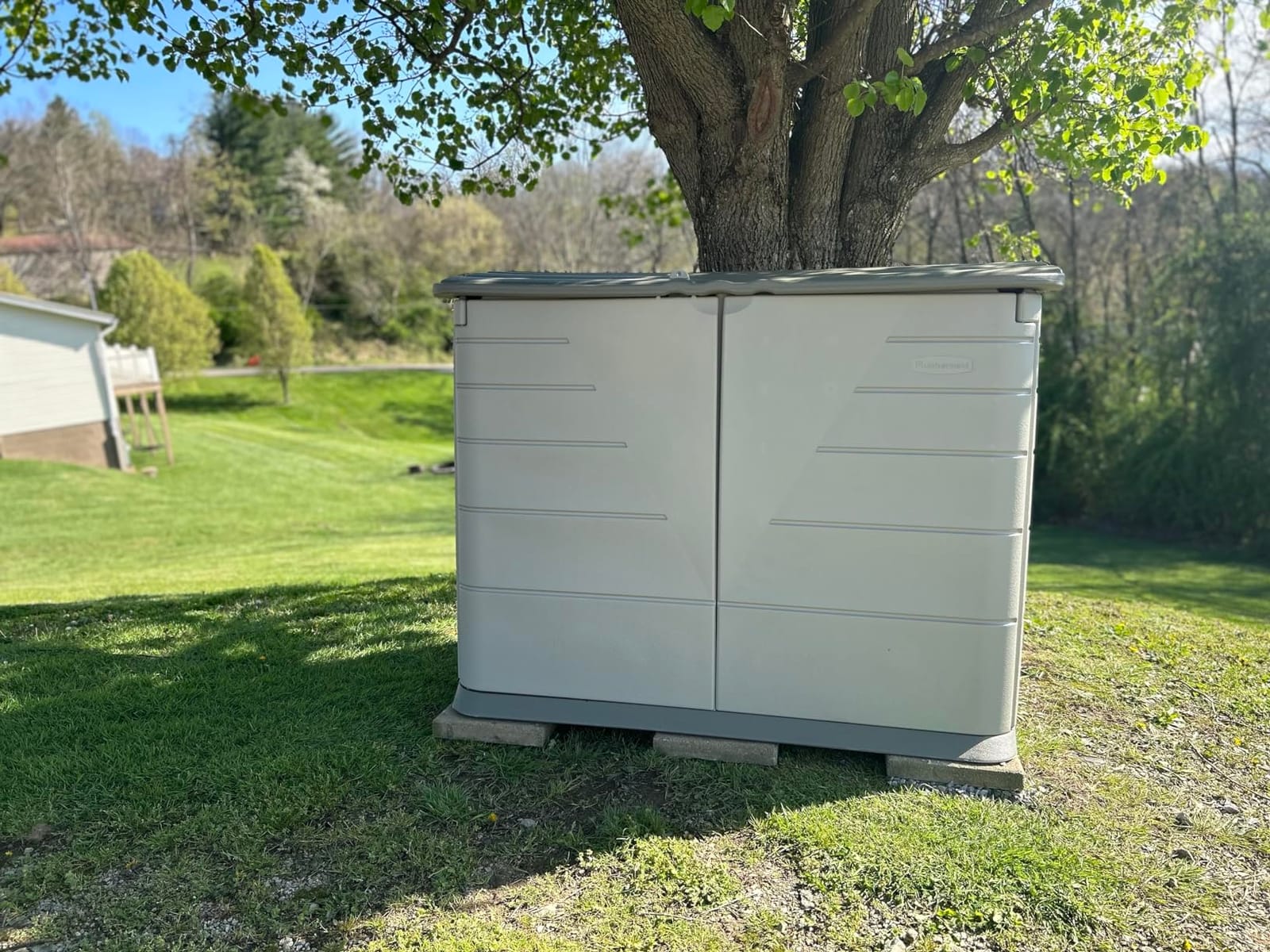 Rubbermaid Large Horizontal Resin Outdoor Storage Shed With Floor (5 x 4 Ft) Weather Resistant, Beige/Brown, Organization for Home/Backyard/Pool Chemicals/Toys/Garden Tools/Porch/Patio Cushions customer photo 1