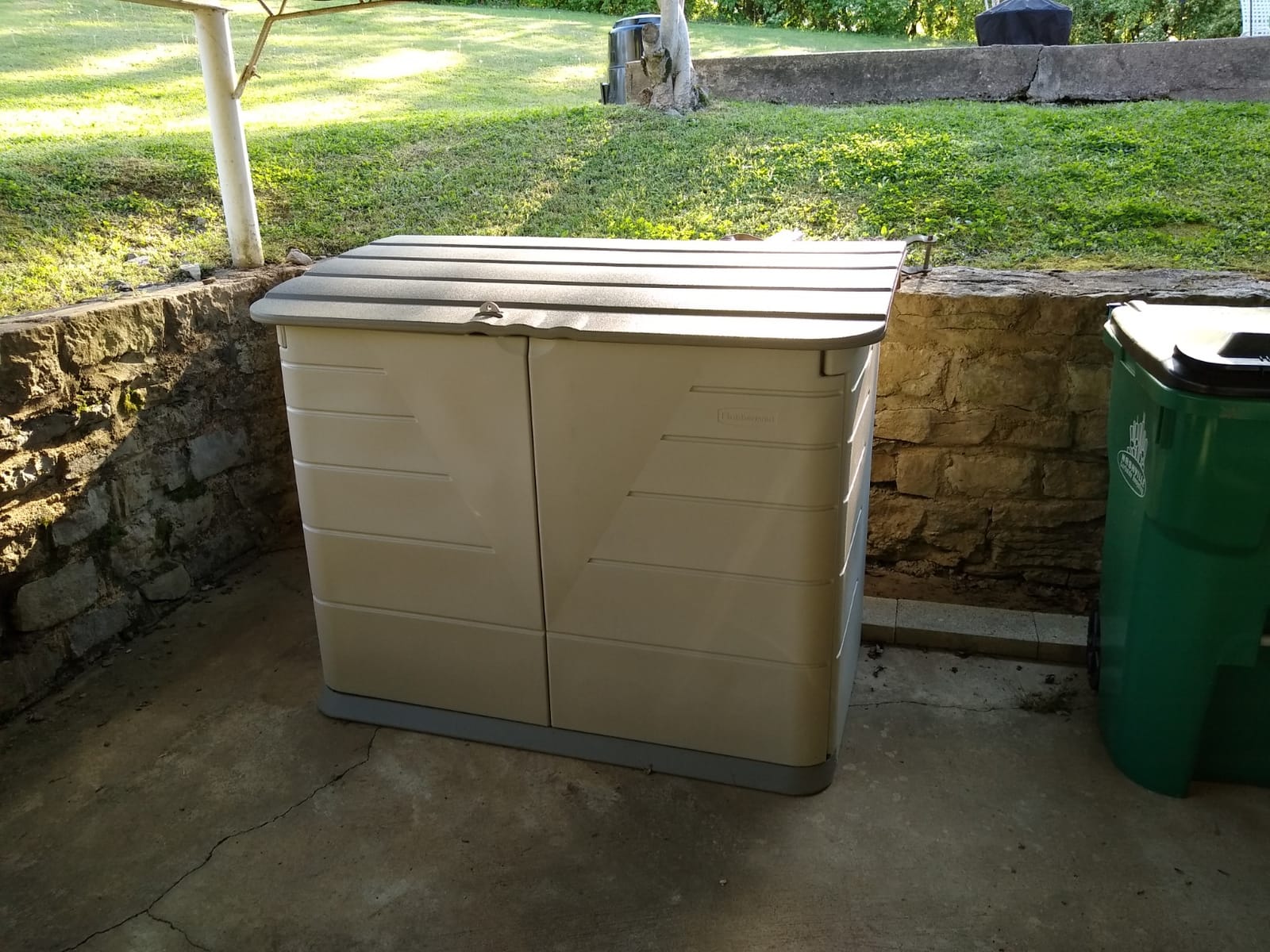 Rubbermaid Large Horizontal Resin Outdoor Storage Shed With Floor (5 x 4 Ft) Weather Resistant, Beige/Brown, Organization for Home/Backyard/Pool Chemicals/Toys/Garden Tools/Porch/Patio Cushions customer photo 2