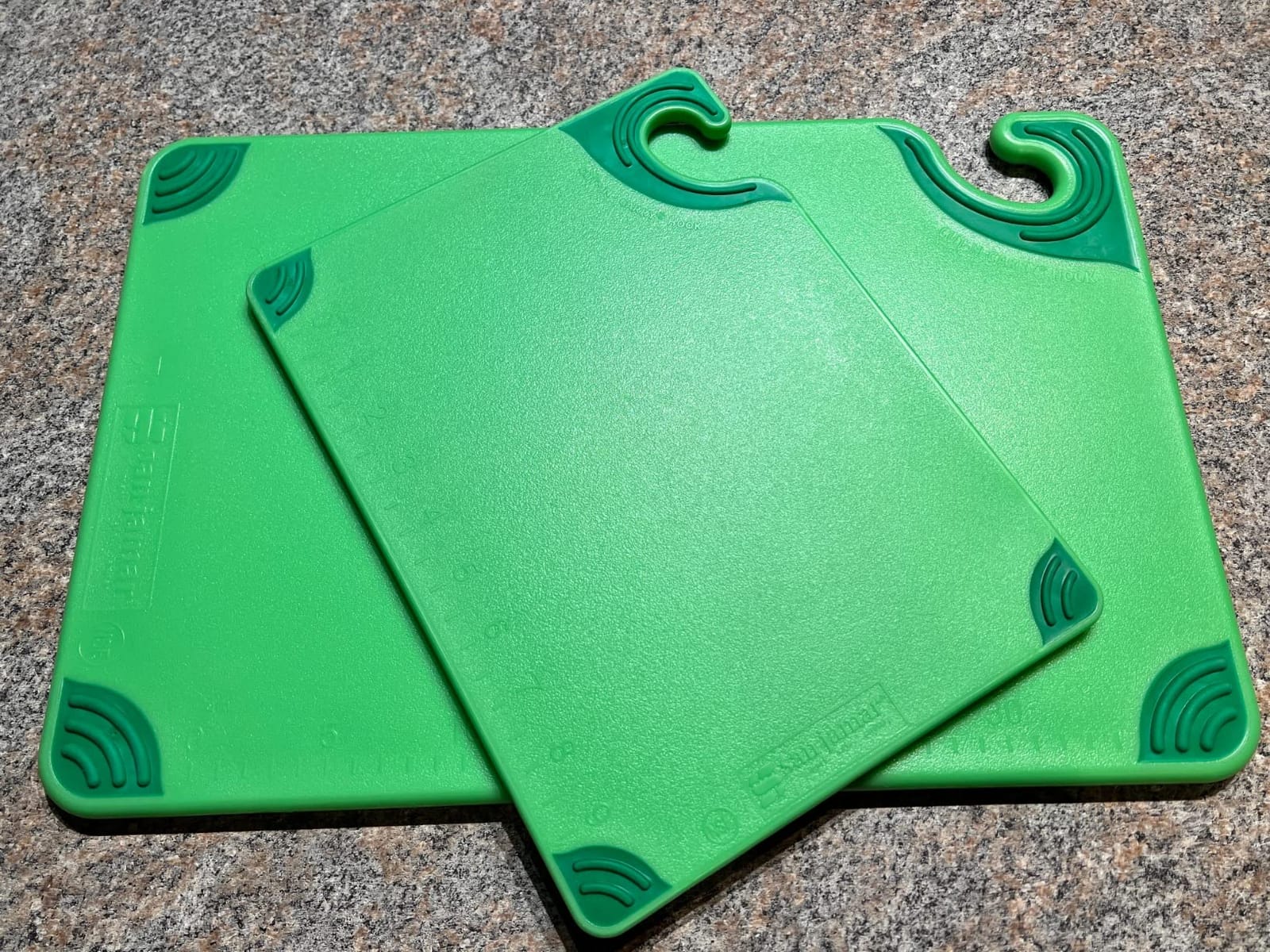 San Jamar Saf-T-Grip Plastic Cutting Board with Safety Hook, 12
