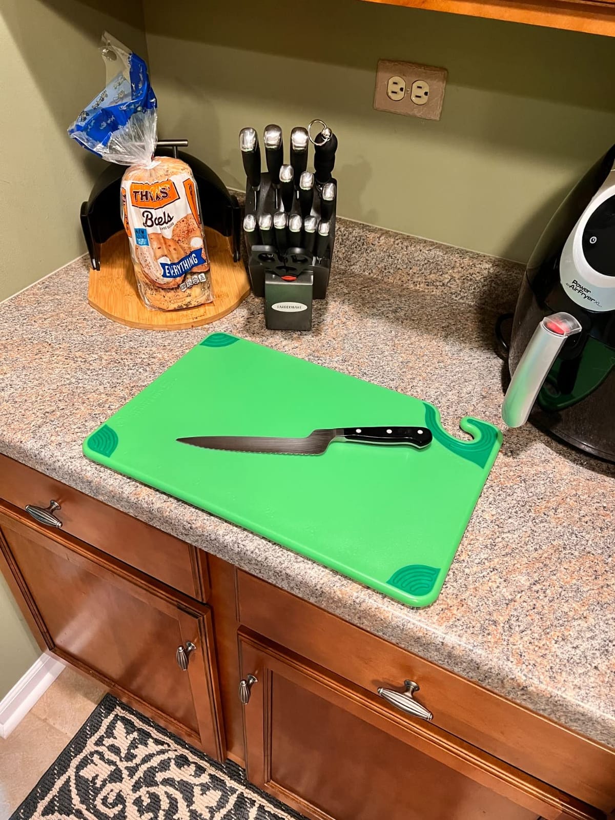 San Jamar Saf-T-Grip Plastic Cutting Board with Safety Hook, 12