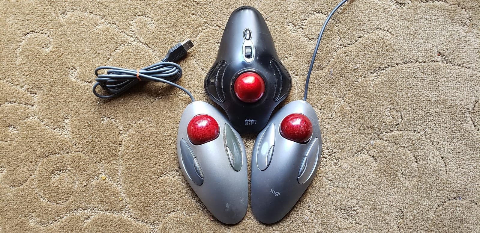 Logitech Trackman Marble Trackball Mouse - Wired USB Ergonomic Mouse for Computers, with 4 Programmable Buttons, Dark Gray customer photo 2