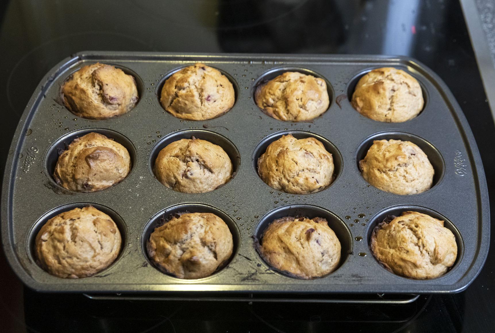 Wilton Gold Non-Stick Muffin Pan, Made Without PFAS, 12-Cup customer photo 1