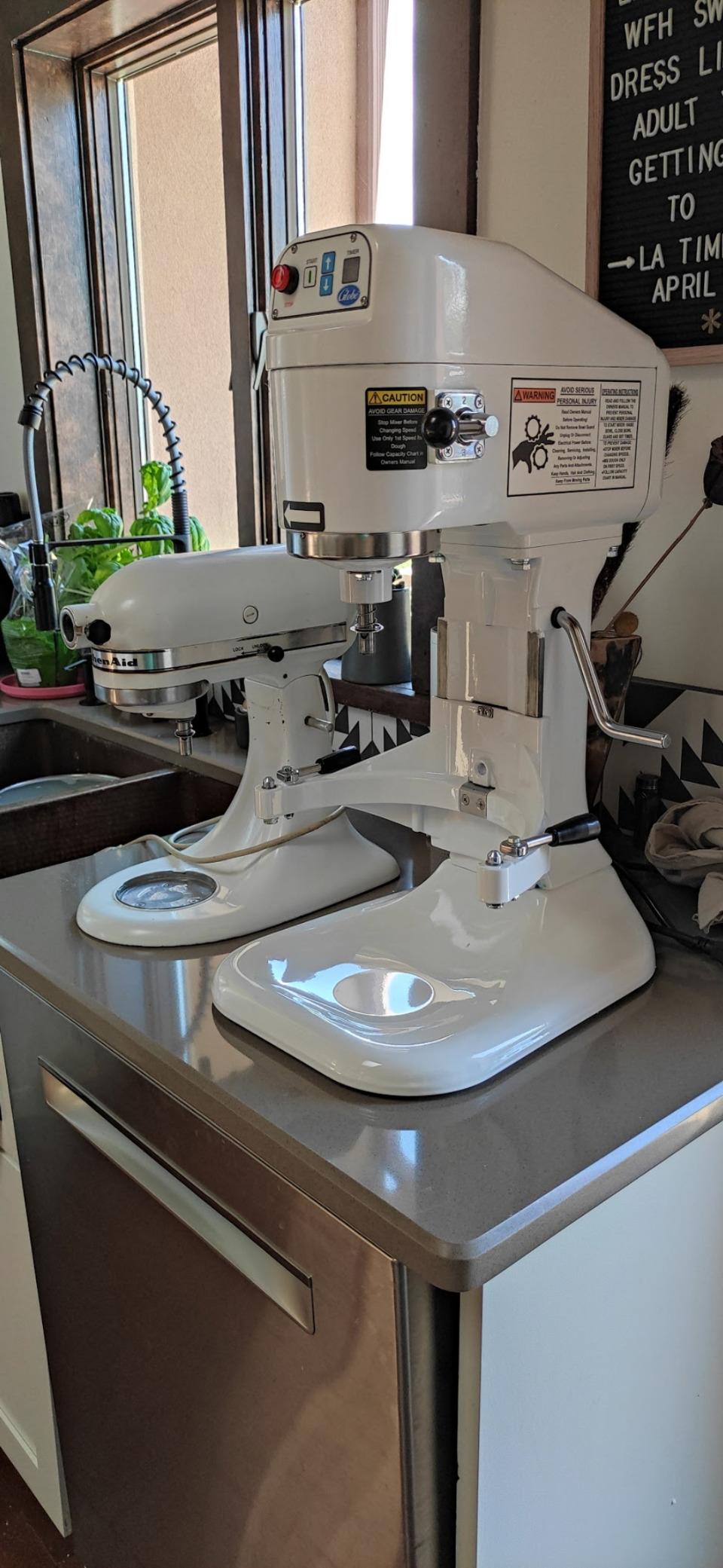 Globe Food Equipment SP08 8-Quart 3-Speed Countertop Planetary Mixer, Stainless Steel, 115 V, NSF customer photo 1