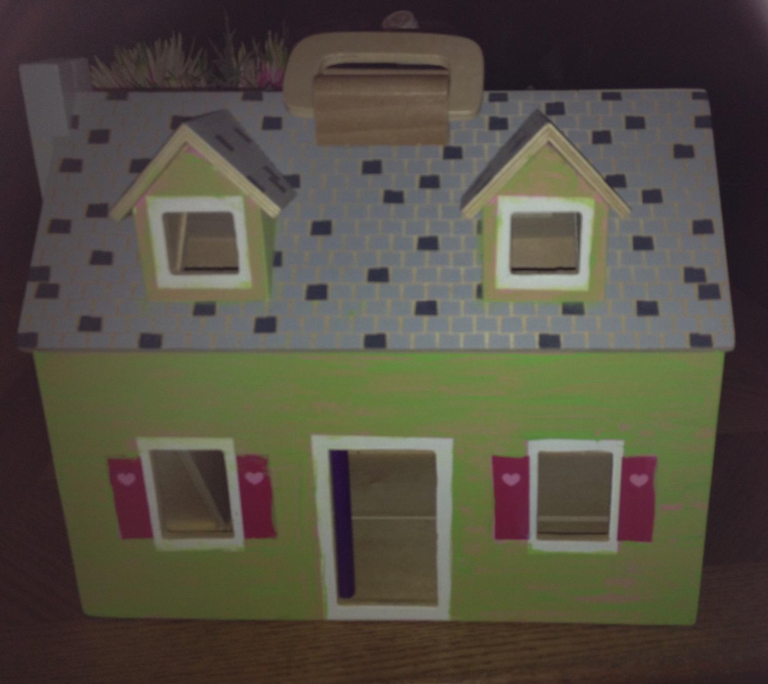 Melissa & Doug Fold & Go Wooden Dollhouse with 2 Dolls and 11 Pieces of Furniture - Portable Mini Doll House with Accessories and Toy Figures, Ages 3+ customer photo 2