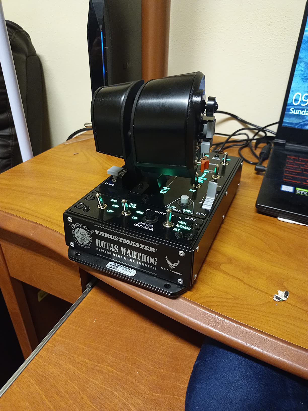 Thrustmaster HOTAS Warthog A10 Replica Flight Stick & Throttle Set - PC | 1:1 A-10C USAF licensed replica, H.E.A.R.T sensors, dual-engine control, 55 programable buttons, 8-way hat, all-metal build customer photo 2