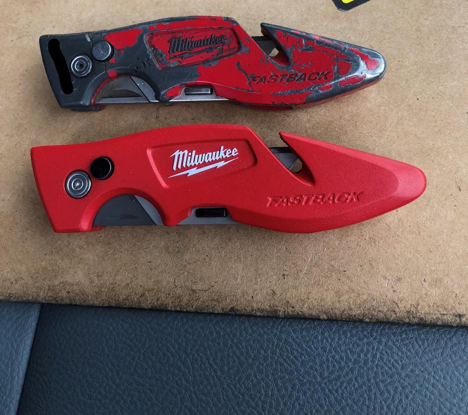 Milwaukee 48-22-1901 Fastback Press and Flip Utility Knife with Belt Clip and Onboard Wire Stripping customer photo 1