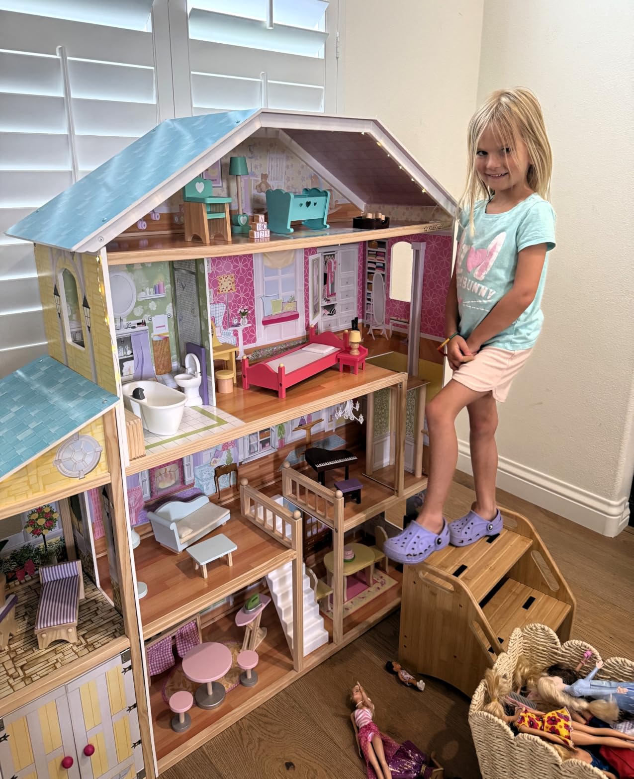 KidKraft Majestic Mansion Wooden Dollhouse with 34 Pieces, Working Elevator | 4 Feet Tall, Garage, 4 Floors, 8 Rooms, Attic Nursery, For Dolls Up to 12 Inches, Gift for Ages 3+ customer photo 1