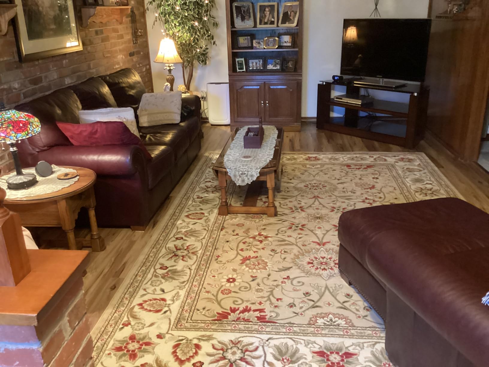 SAFAVIEH Lyndhurst Collection Area Rug - 9' x 12', Beige & Ivory, Traditional Oriental Design, Non-Shedding & Easy Care, Ideal for High Traffic Areas in Living Room, Bedroom customer photo 2