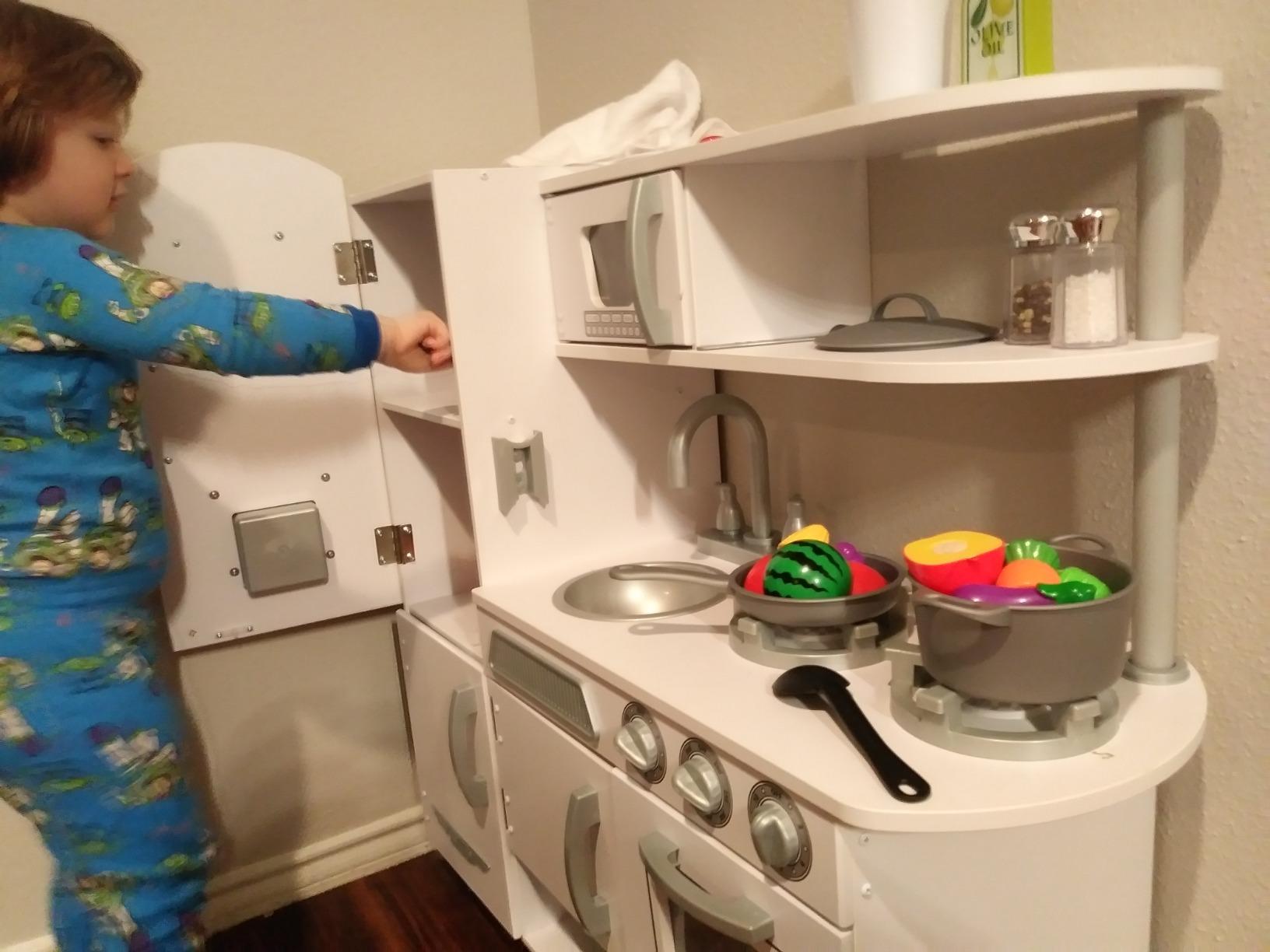 KidKraft Vintage Wooden Play Kitchen with Pretend Ice Maker and Play Phone, White customer photo 2