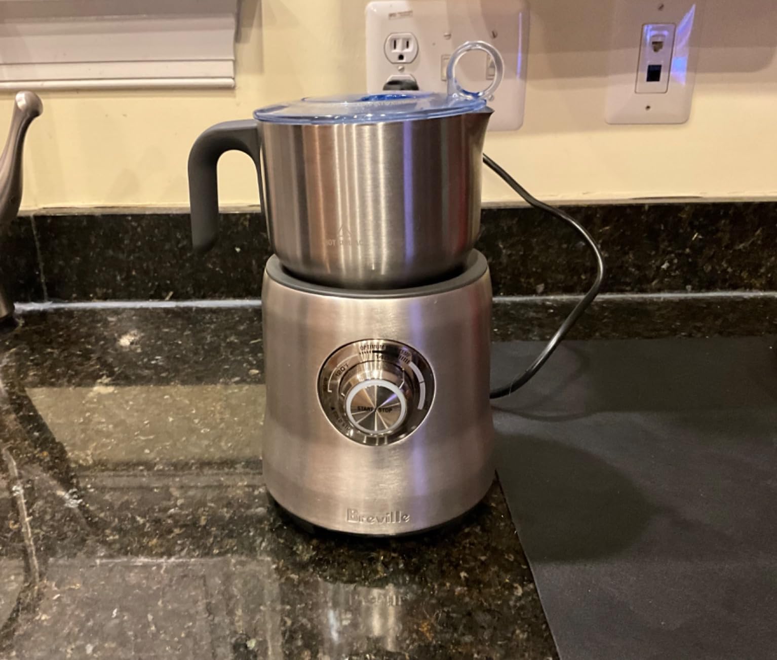 Breville BMF600XL Milk Café Frothe, Brushed Stainless Steel | Easily craft rich and creamy hot milk drinks at home, including lattes, cappuccinos, chai tea, and hot chocolate customer photo 2