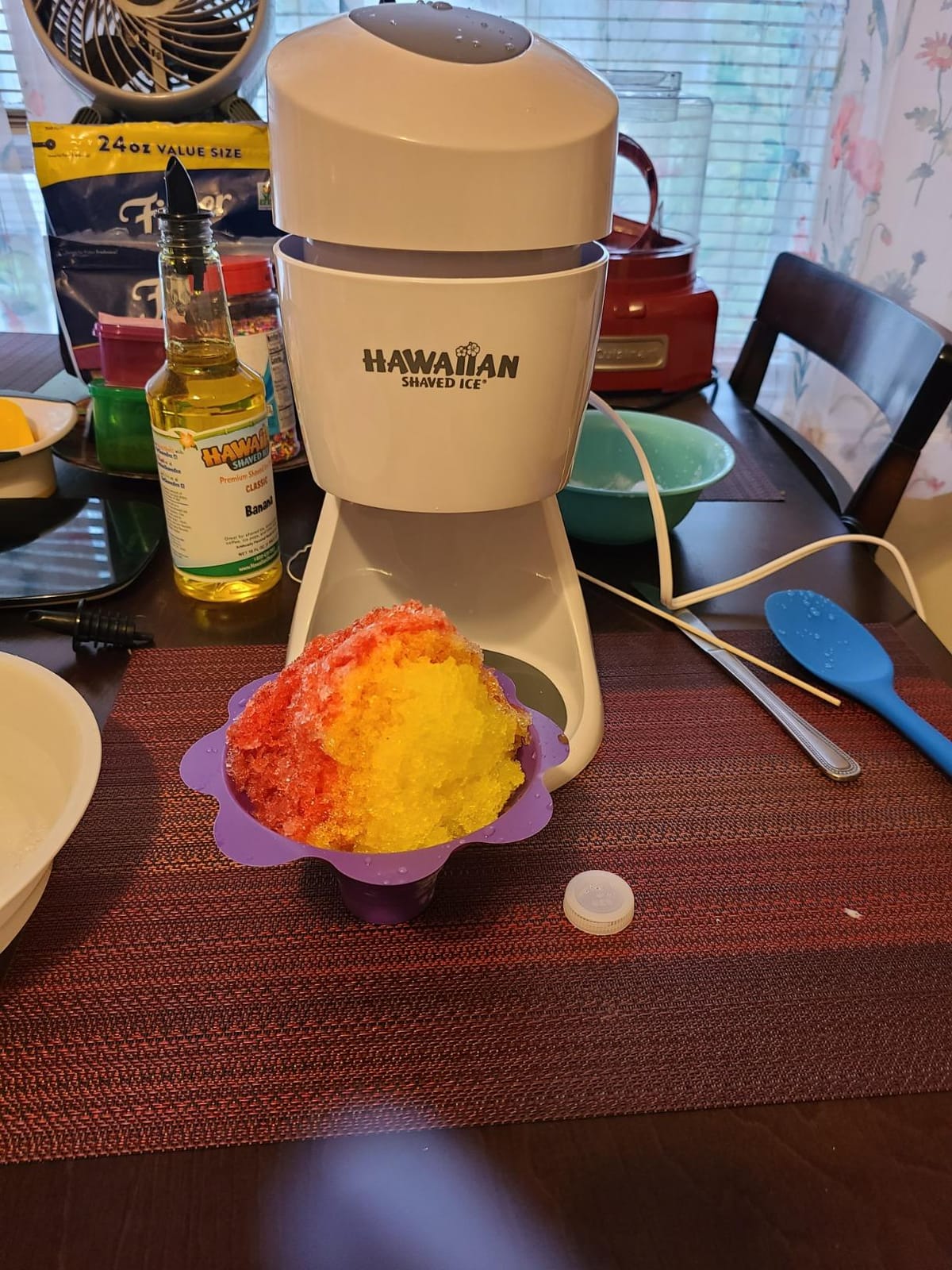Hawaiian Shaved Ice S900A Snow Cone and Shaved Ice Machine with 2 Reusable Plastic Ice Mold Cups, Non-slip Mat, Instruction Manual, 1-year Manufacturer's Warranty, 120V, White customer photo 2