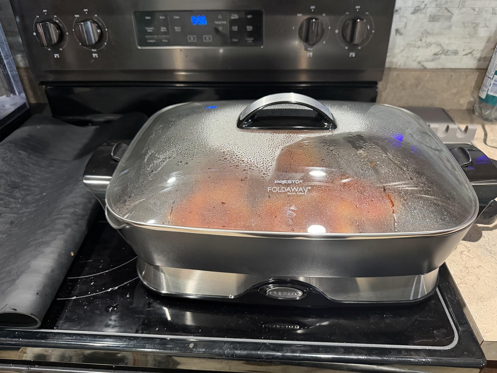 Presto 06857 16-Inch Electric Foldaway Skillet customer photo 2