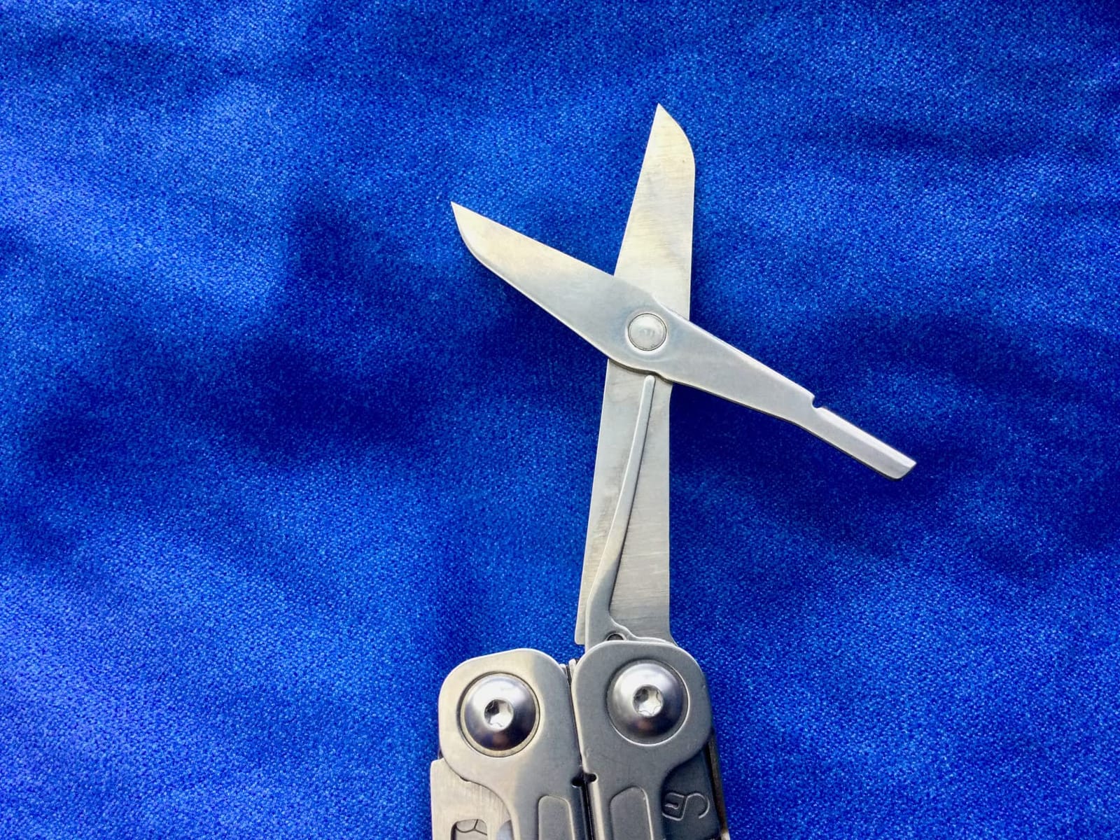 LEATHERMAN Wingman Multi-Tool, Spring-Action Pliers and Scissors, Stainless | One-Hand Opening Blade, Spring-Action Pliers & Scissors, Affordable Full-Featured EDC, 25-Year Guarantee customer photo 2