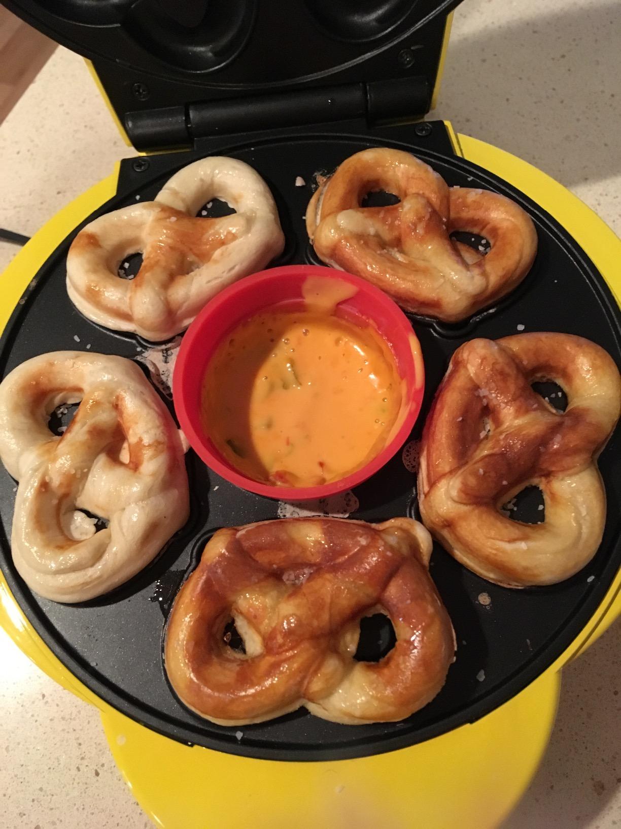 Smart Planet SPM-2 SuperPretzel Soft Pretzel Maker customer photo 1