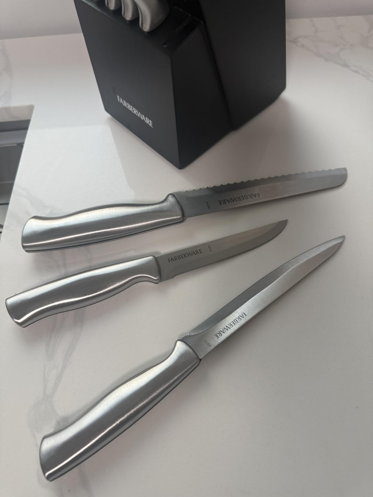 Farberware 15-Piece Kitchen Knife Set, High-Carbon Stainless Steel Blades with Wood Block, Steak Knives, Sharpening Tool & All-Purpose Shears, Razor Sharp, Ergonomic Stainless Steel Handles customer photo 1