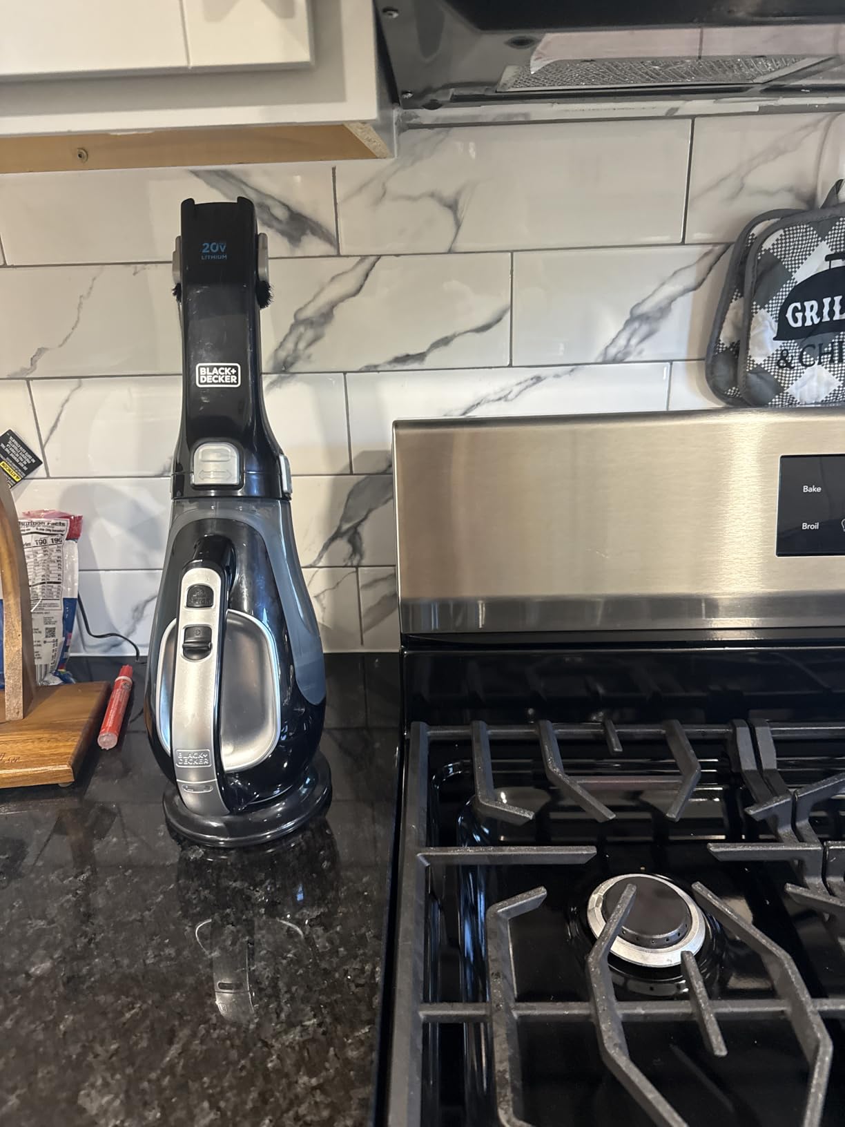 BLACK+DECKER dustbuster 20V Hand Vacuum Cordless Rechargeable, Car Vacuum Portable, Powerful Suction AdvancedClean Hand Vac with Extendible Crevice Tool, Flip-Up Brush and Charging Base (BDH2000L) customer photo 1