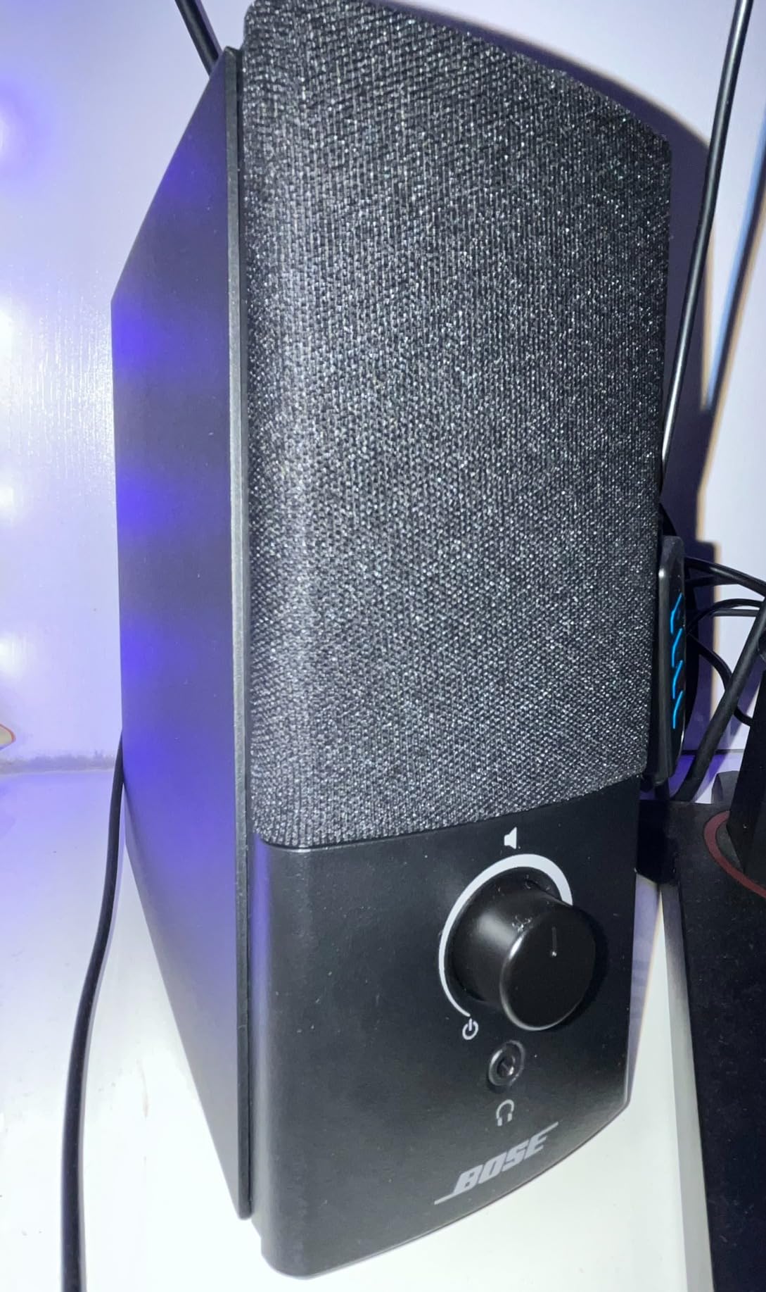 Bose Companion 2 Series III Multimedia Speakers - for PC (with 3.5mm AUX & PC Input) Black customer photo 1