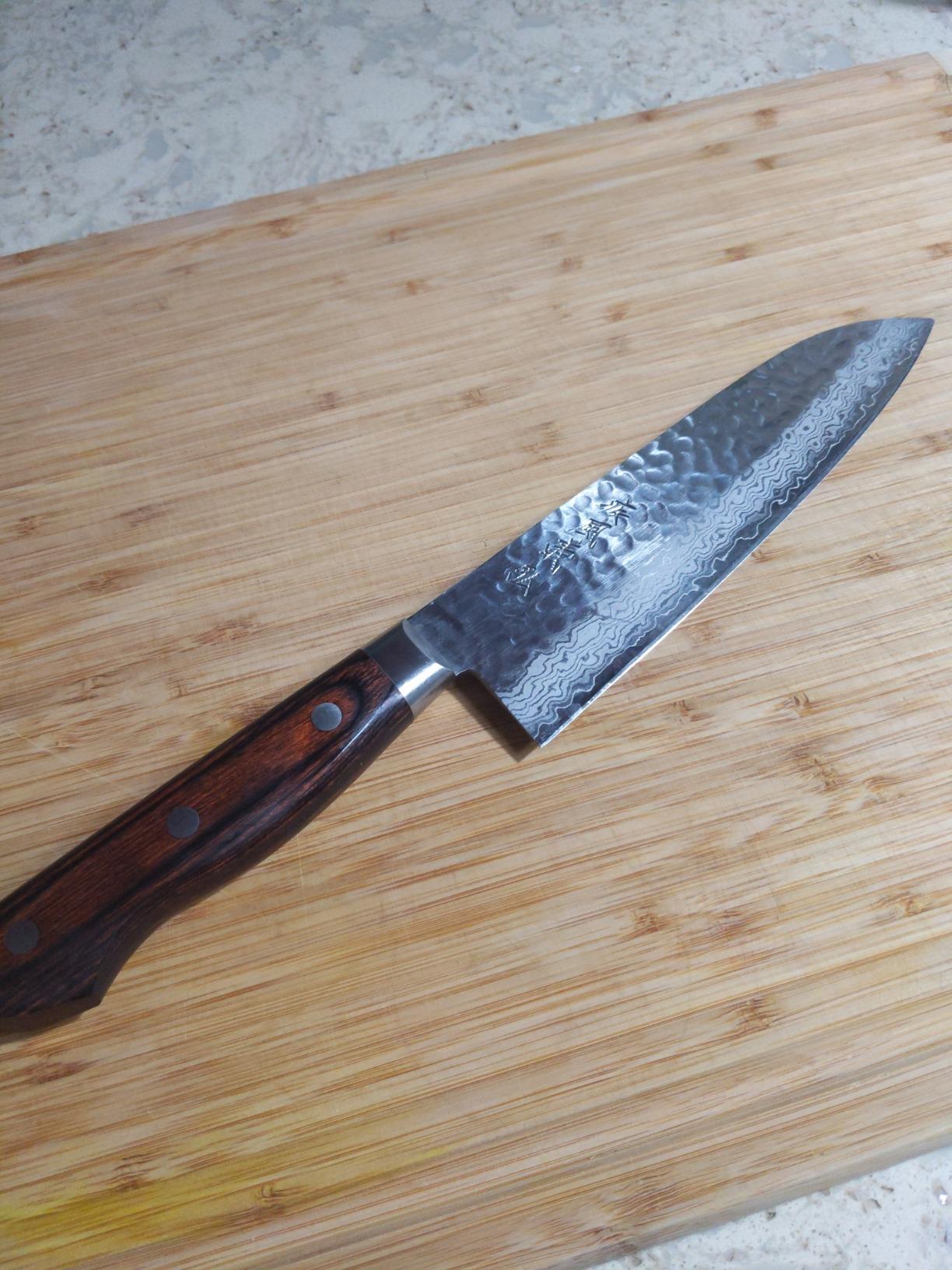 Yoshihiro VG10 16 Layer Hammered Damascus Stainless Steel Petty Utility Knife (5.3'' (135mm)) customer photo 1