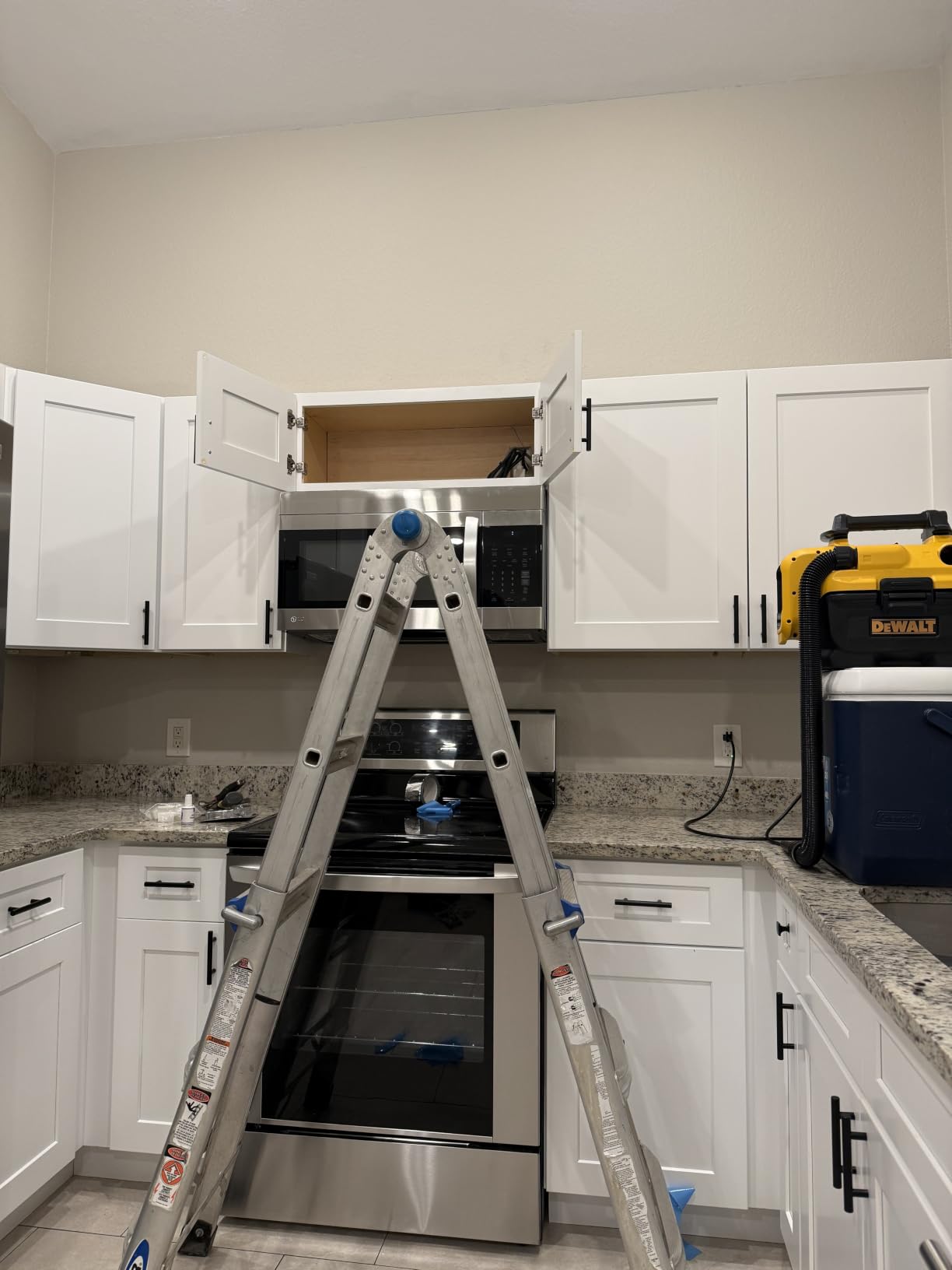 DEWALT 20V MAX Shop Vacuum Wet and Dry, Shop Vac 2 Gallon, Cordless and Corded Wet Dry Vacuum Cleaner, Wide Nozzle, Hepa Filter, Tool Only (DCV581H) customer photo 2