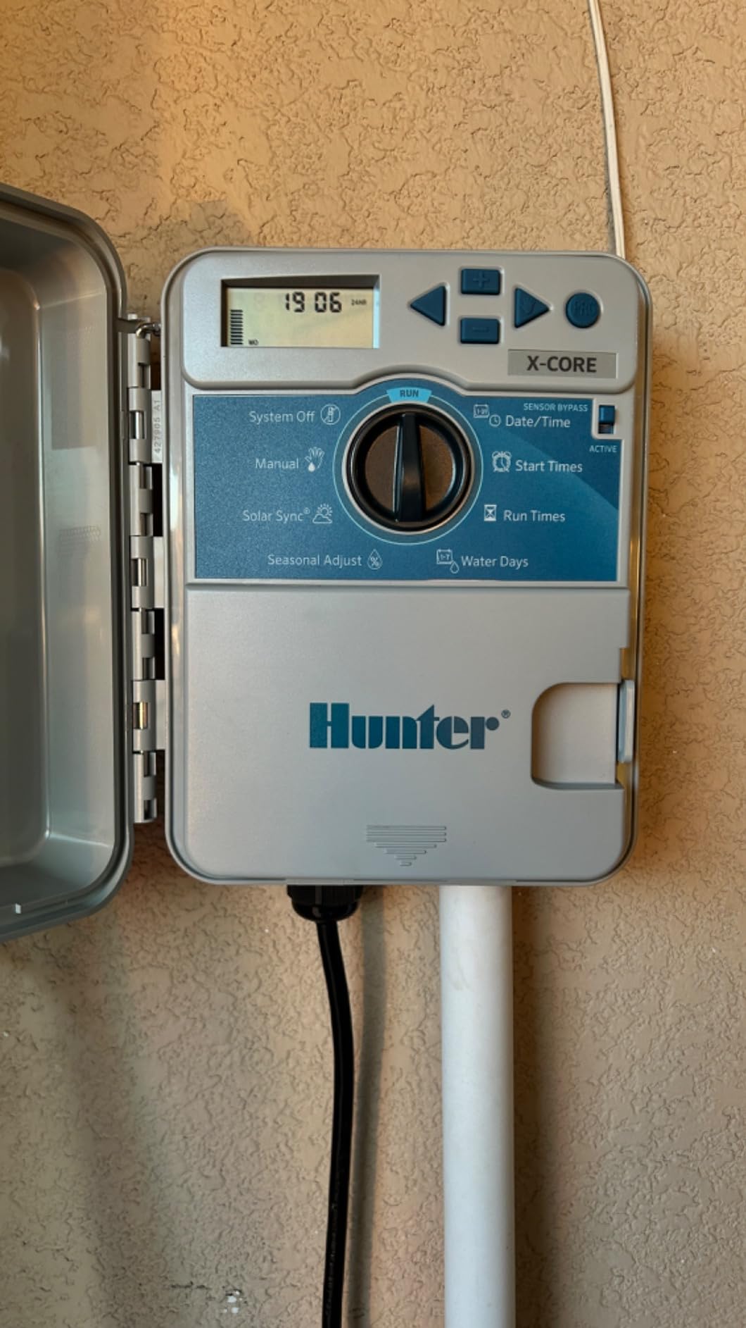 Hunter X-Core 6 Zone Sprinkler Timer, Indoor/Outdoor Sprinkler Controller customer photo 1