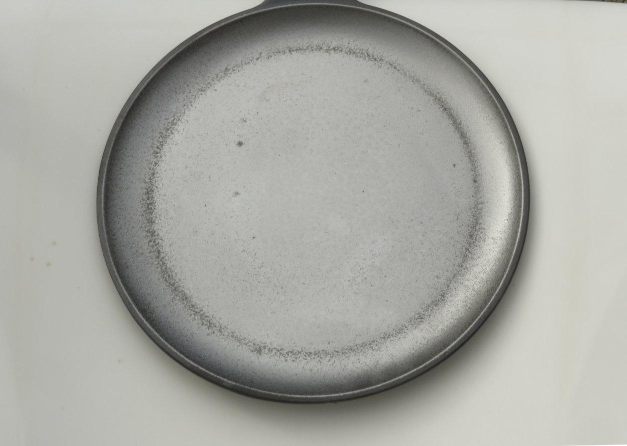 Victoria 10.5-Inch Cast Iron Comal Griddle Pan with Long Handle, Preseasoned with Flaxseed Oil customer photo 2