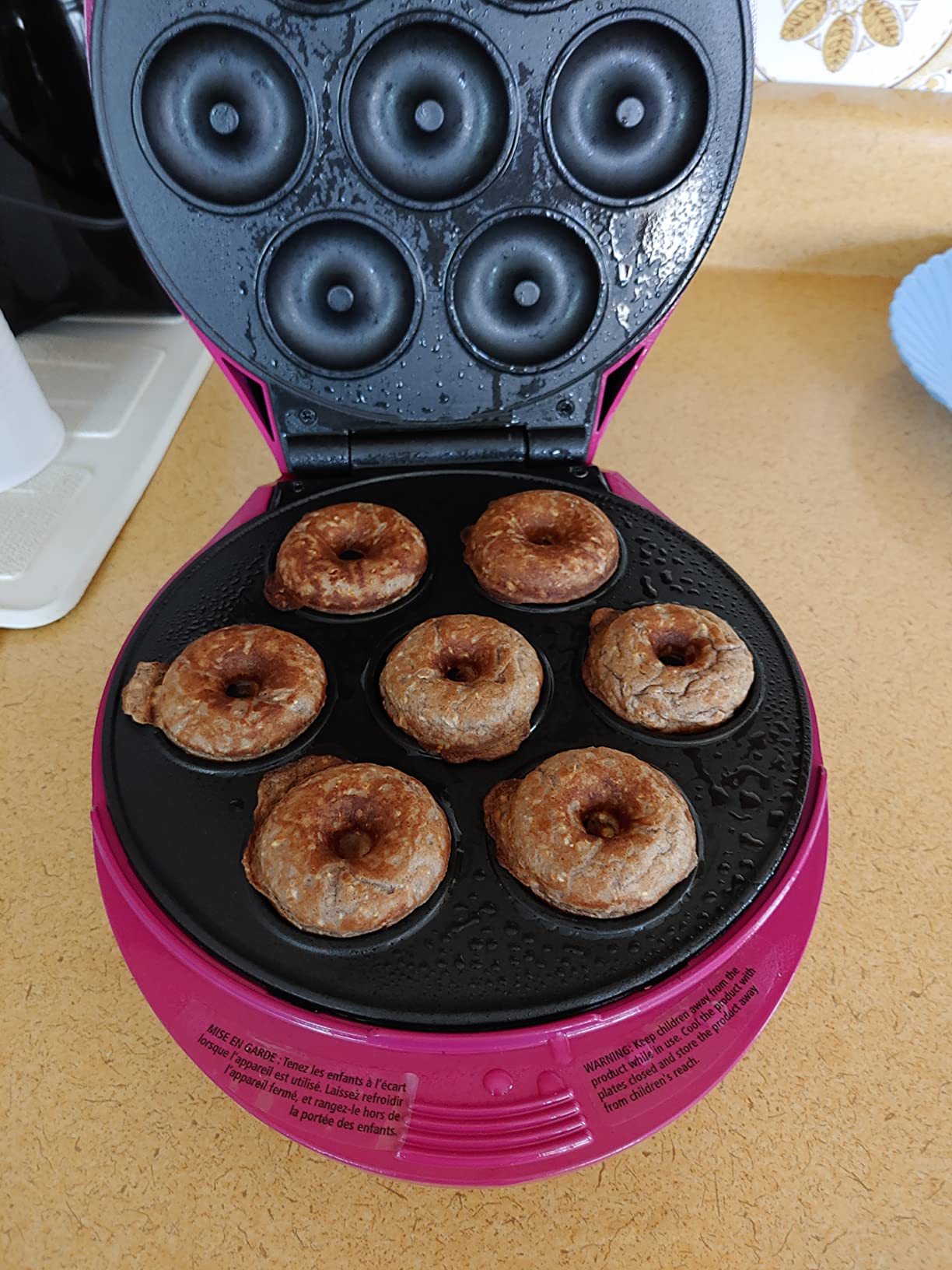 BETTY CROCKER Donut Maker, Mini Donut Maker with Nonstick Surface, Mini Donut Maker Machine with Cool Touch Handle & Makes 7 Delicious Fresh Donuts in Minutes, Red customer photo 1