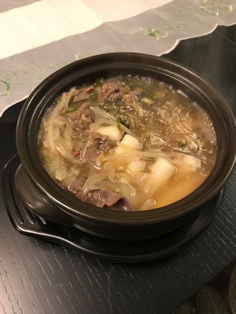 Crazy Korean Cooking Korean Stone Bowl (Dolsot), Sizzling Hot Pot for Bibimbap and Soup - Premium Ceramic (Medium with Lid) customer photo 1
