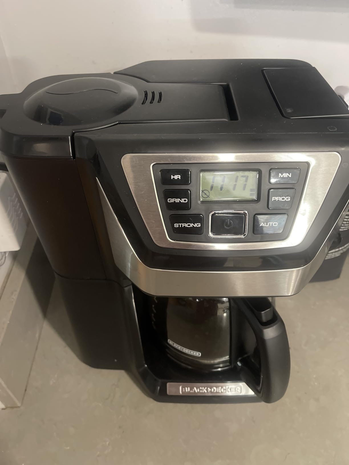 BLACK+DECKER 12-Cup Grind and Brew Coffee Maker with built-in grinder, programmable timer, and Sneak-A-Cup feature customer photo 2