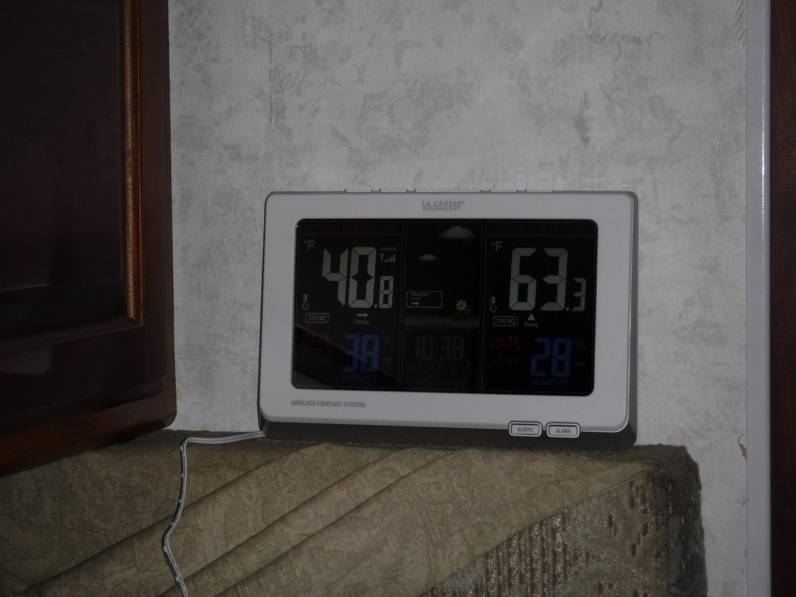 La Crosse Technology Advanced Weather Station with Full-Color LCD & Atomic Time - Monitor Indoor/Outdoor Conditions with Temperature Alerts and Humidity Readings with Transmission Range of 300 Feet customer photo 1