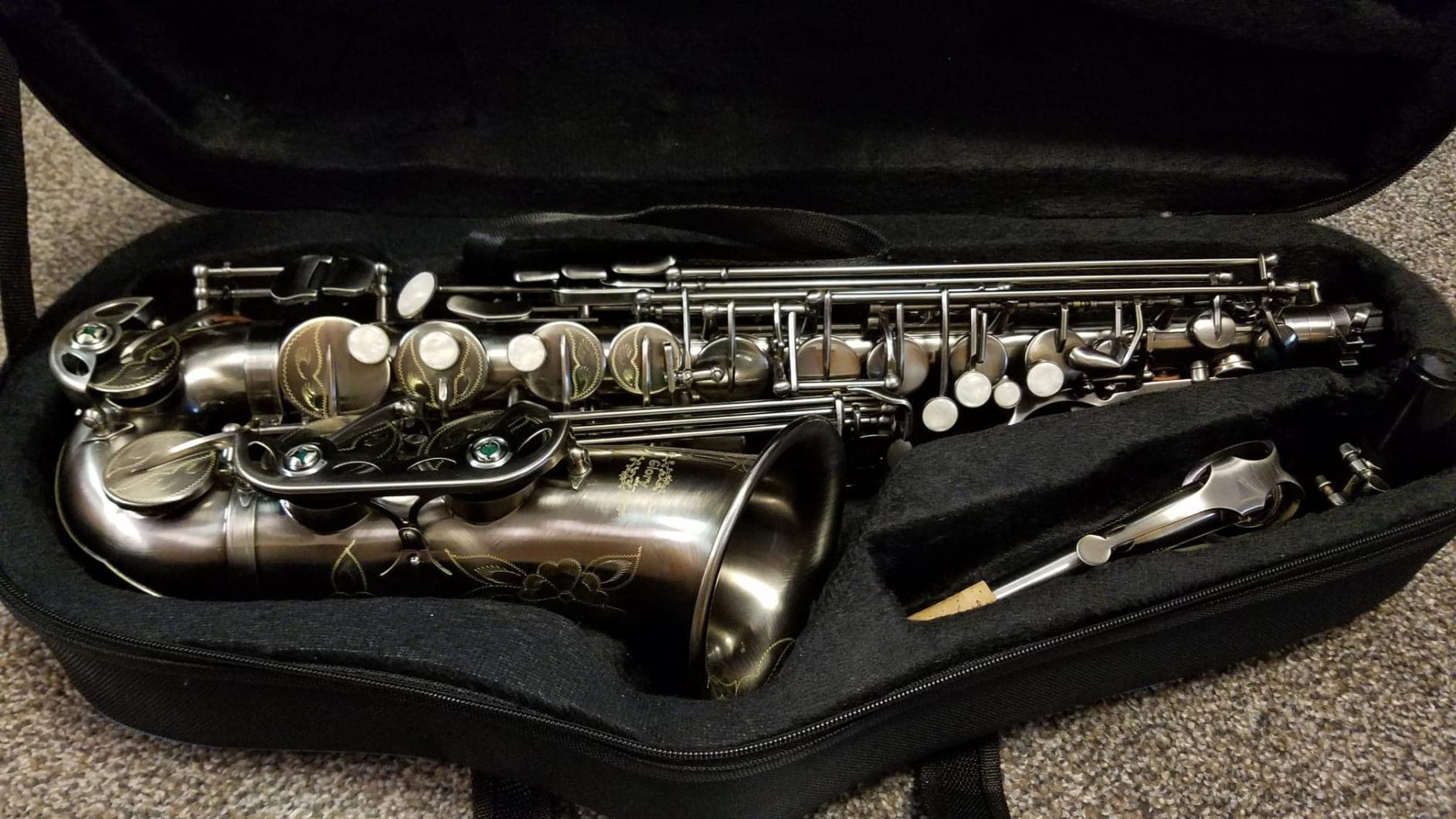 Glory Gold Laquer E Flat Alto Saxophone with 11 reeds, 8 Pads cushions, case, carekit customer photo 1