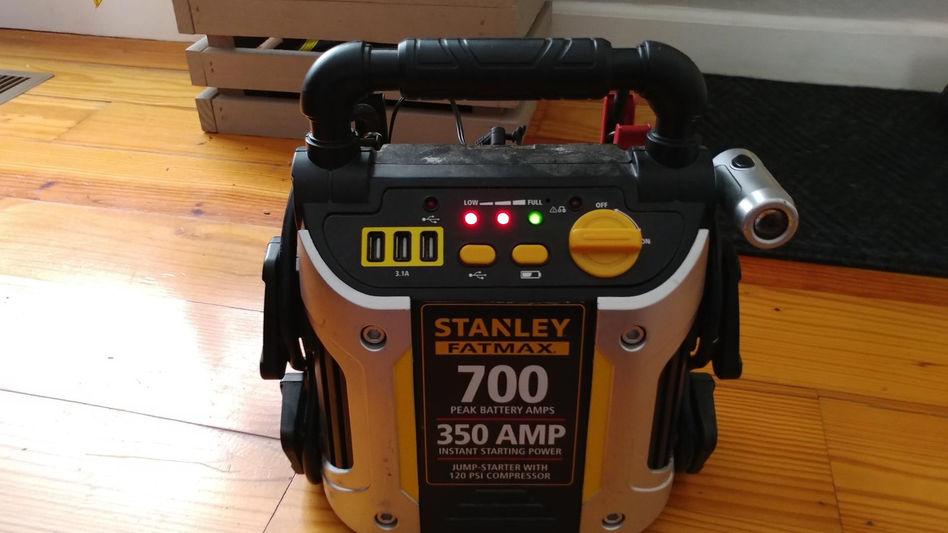 Stanley J7CS 700 Amp Jump Starter with Compressor | Portable Power Station with Triple 15W USB customer photo 1