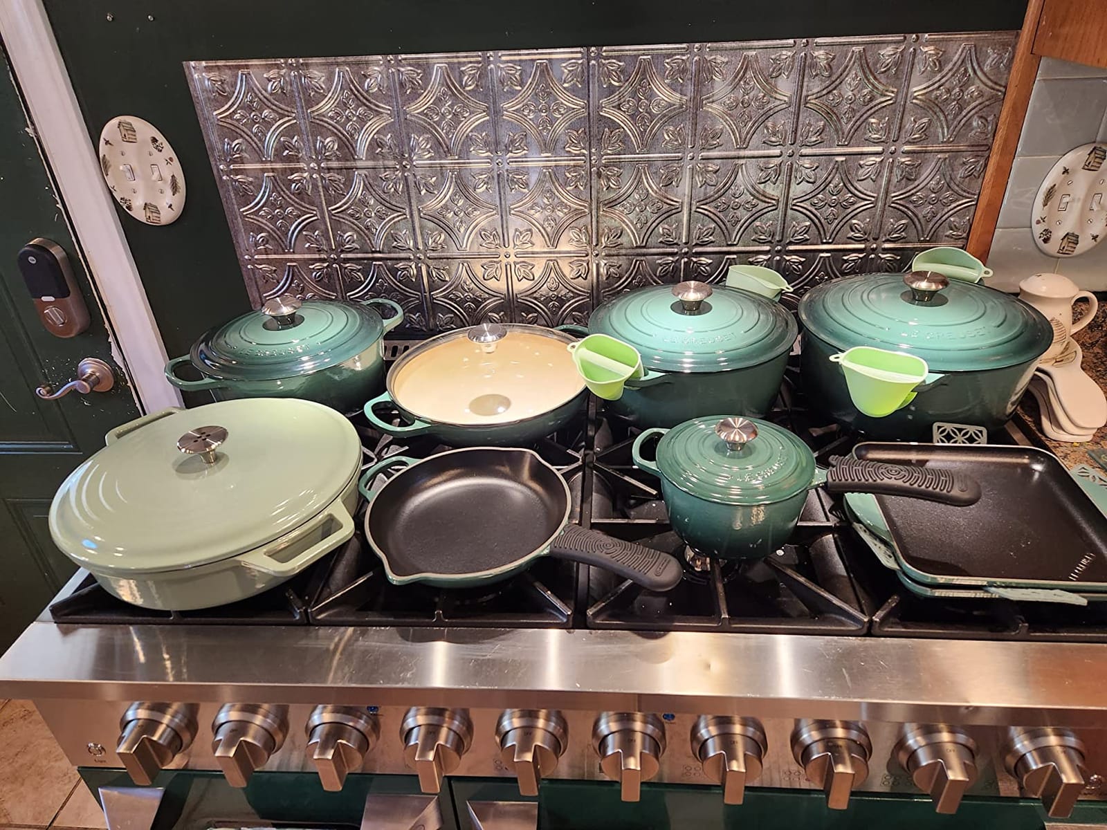Le Creuset Enameled Cast Iron Round Dutch Oven, 5.5 qt., Flame customer photo 2