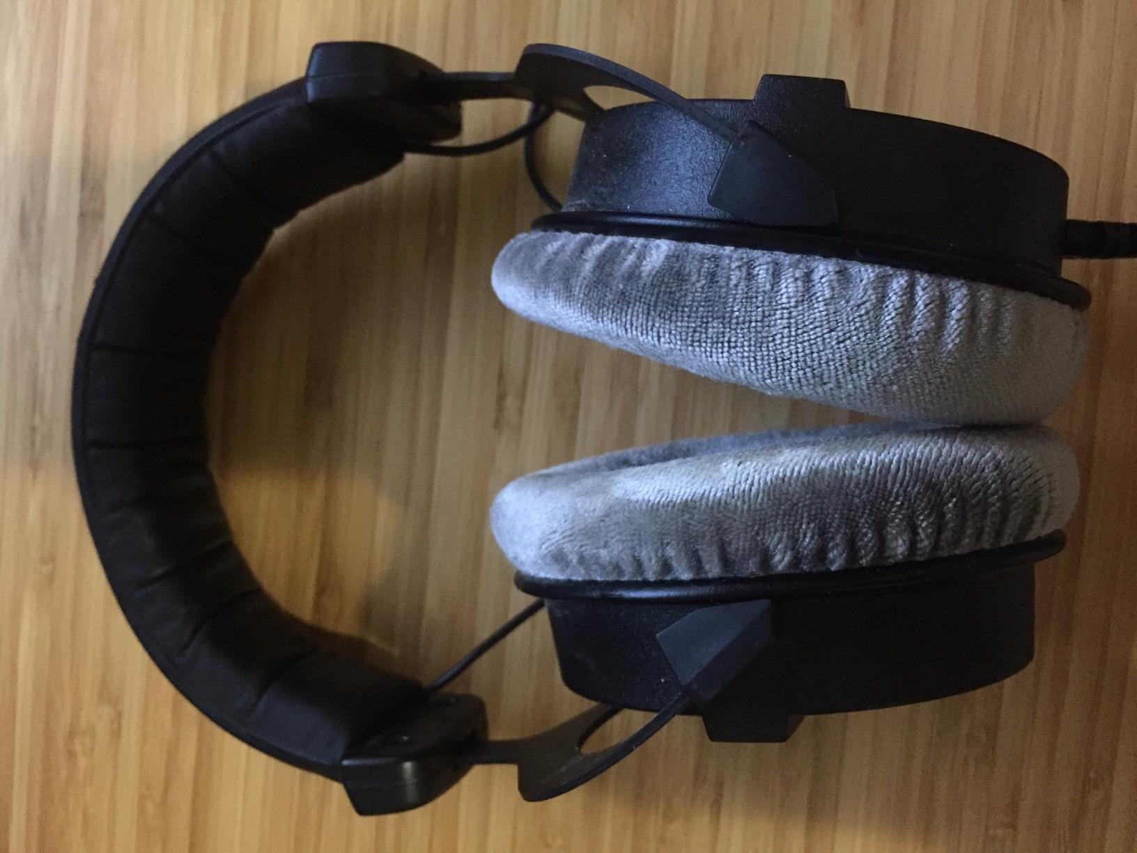 beyerdynamic DT 990 Pro (250 Ohm), Open-Back Studio Headphones, Black | Best from a headphone amp or audio interface, sound is audible to others, mixing reference, velour ear pads, 3m coiled cable customer photo 2