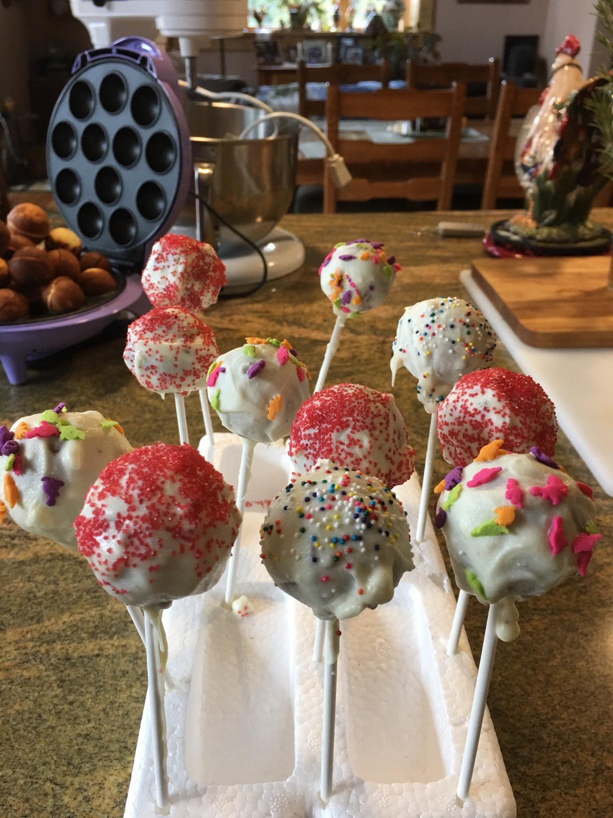 Brentwood Appliances TS-254 Cake Pop Maker, 12, Purple customer photo 2