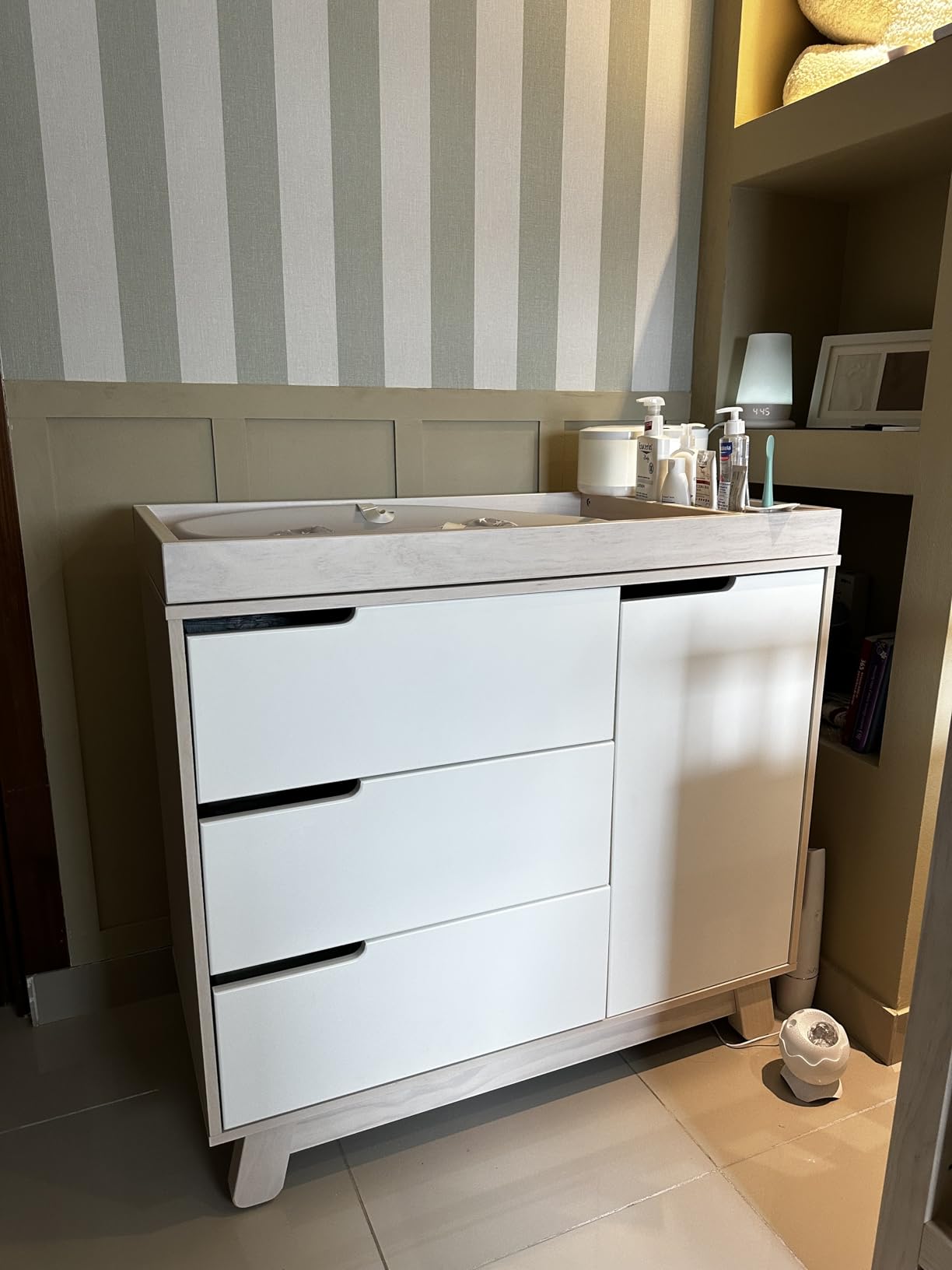 Babyletto Hudson 3-Drawer Changer Dresser with Removable Changing Tray in Washed Natural and White, Greenguard Gold Certified customer photo 1
