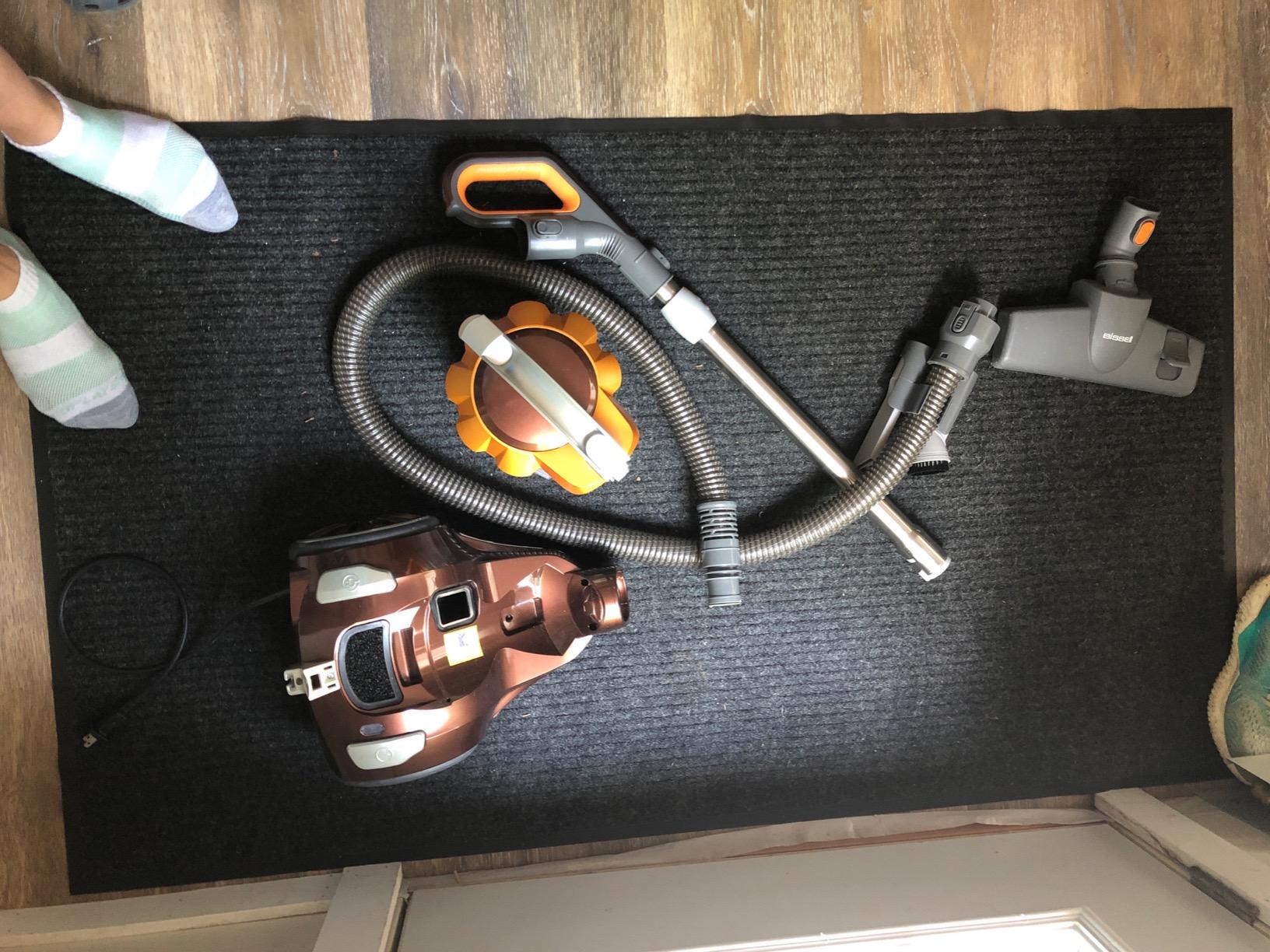 Bissell Hard Floor Expert Multi-Cyclonic Bagless Canister Vacuum, 1547 - Corded customer photo 1