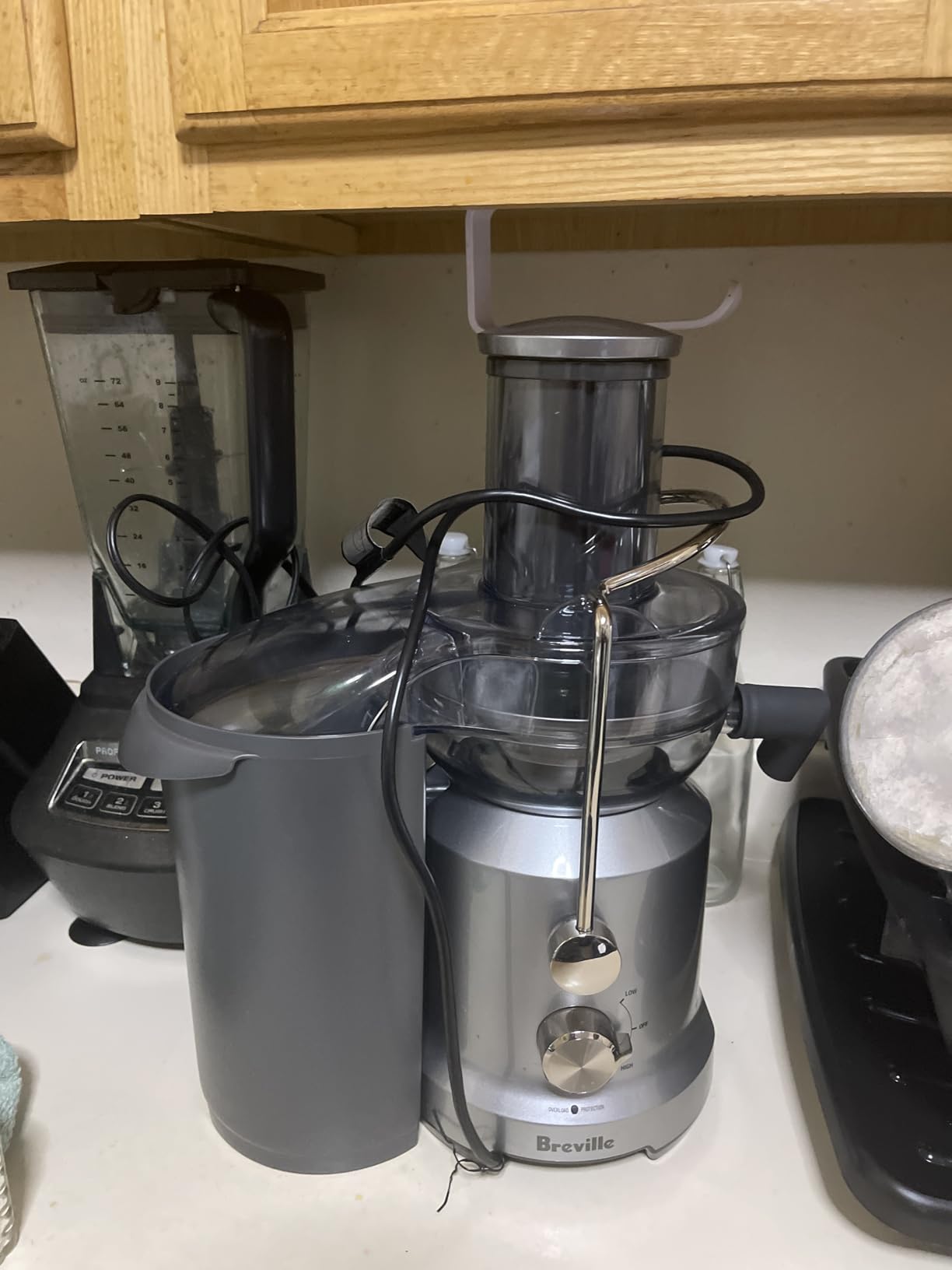 Breville BJE430SIL Juice Fountain Cold, Silver | Create nutrient-rich drinks with centrifugal juicer's Cold Spin Technology that preserves vitamins and minerals | 70 fl oz customer photo 1