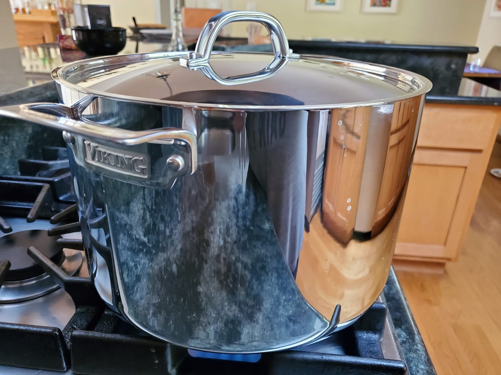 Viking 3-Ply Stainless Steel Stock Pot, 12 Quart Soup Cooking Pot with Lid, Kitchen Cookware, Dishwasher and Oven Safe, Induction Ready, Silver customer photo 2